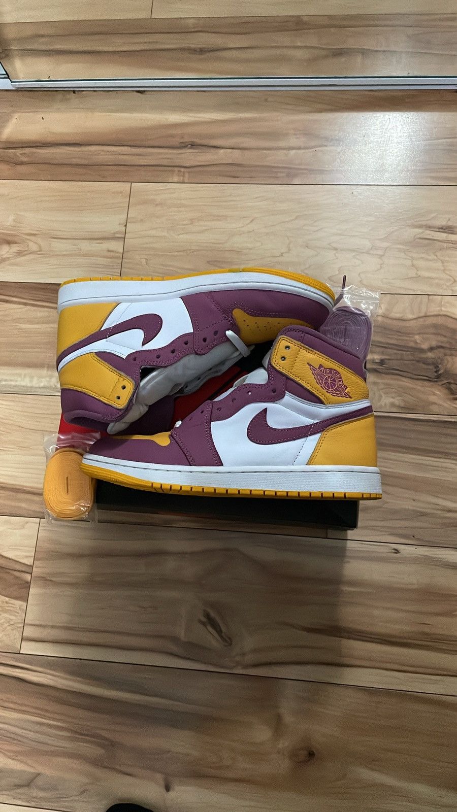 Jordan Brand Jordan 1 brotherhood size 9/5 Size US 9.5 / EU 42-43 - 2 Thumbnail