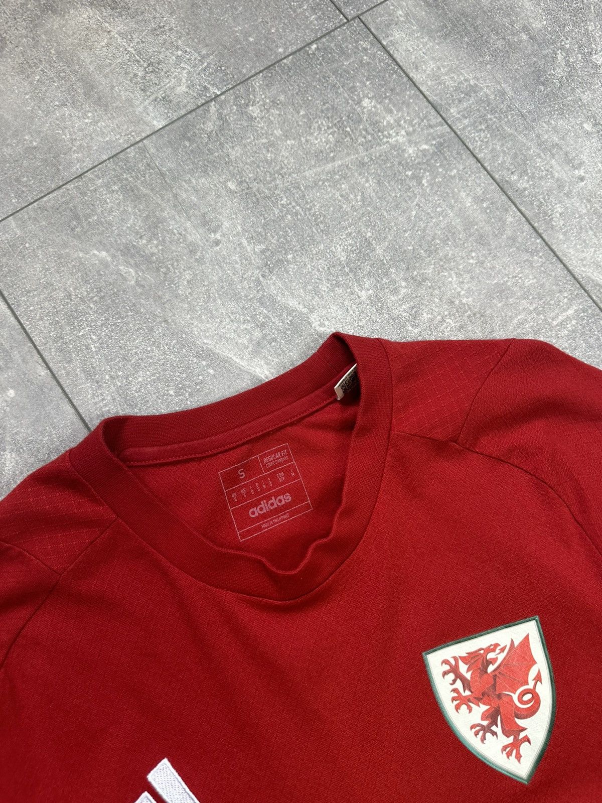 Vintage Men’s Adidas Wales home soccer Jersey Size US S / EU 44-46 / 1 - 5 Thumbnail
