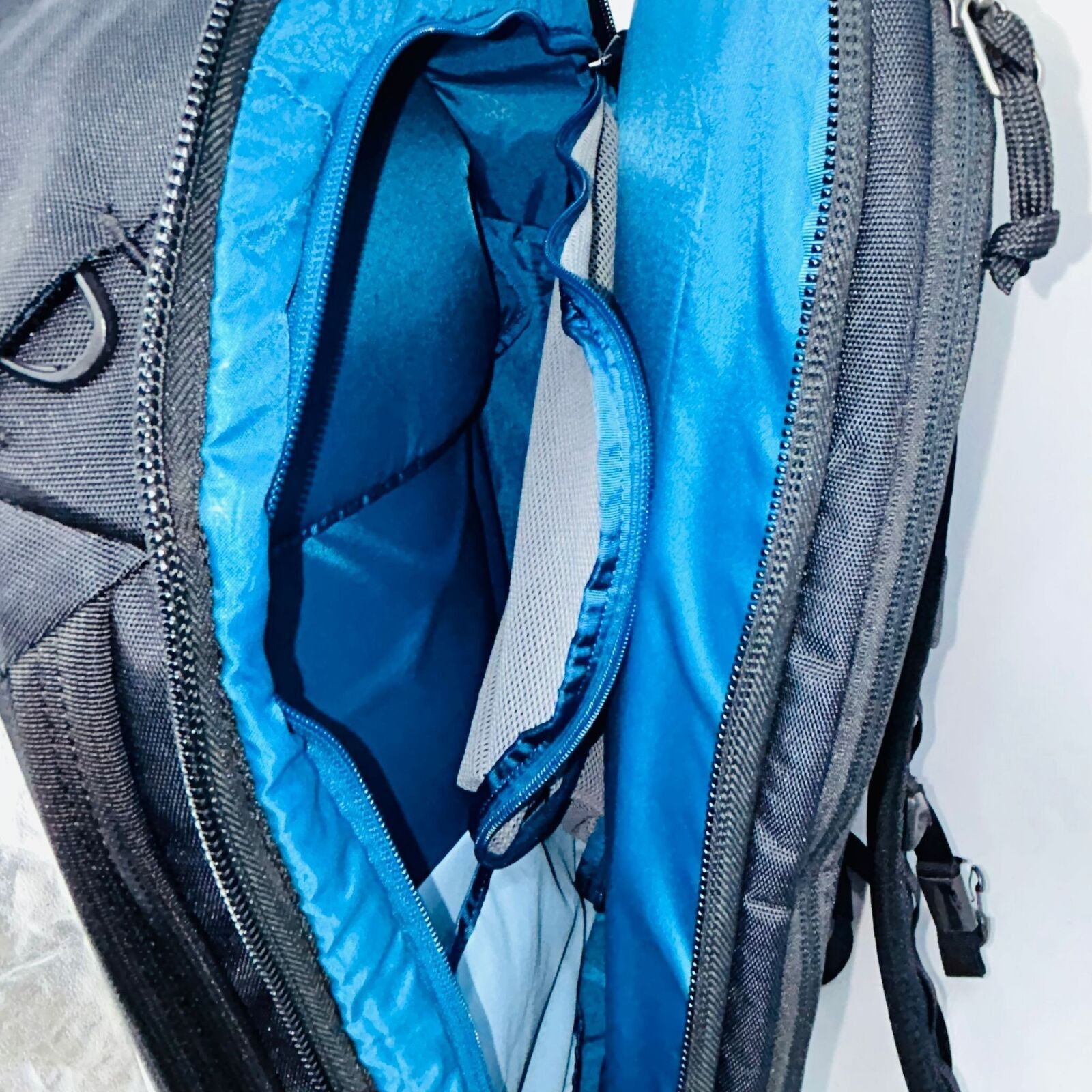 Other THULE SUBTERRA 2 BLACK BLUE LAPTOP/TABLET PLUSH BACKPACK 27L Size 26 - 4 Thumbnail