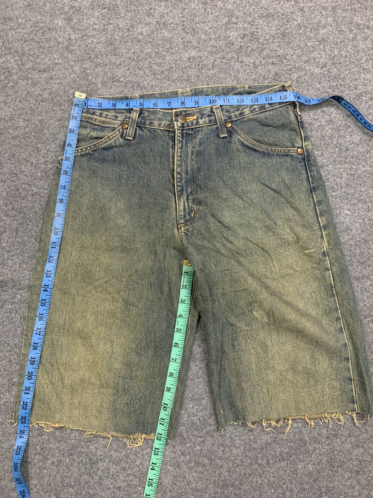 Wrangler VINTAGE WRANGLER SELVEDGE SHORT PANTS. Size US 31 - 8 Thumbnail