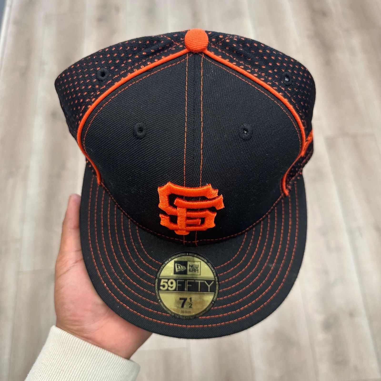 New Era San Francisco SF Giants CONTRAST BP-MESH Fitted Hat sz 7 1/2 Size ONE SIZE - 3 Thumbnail