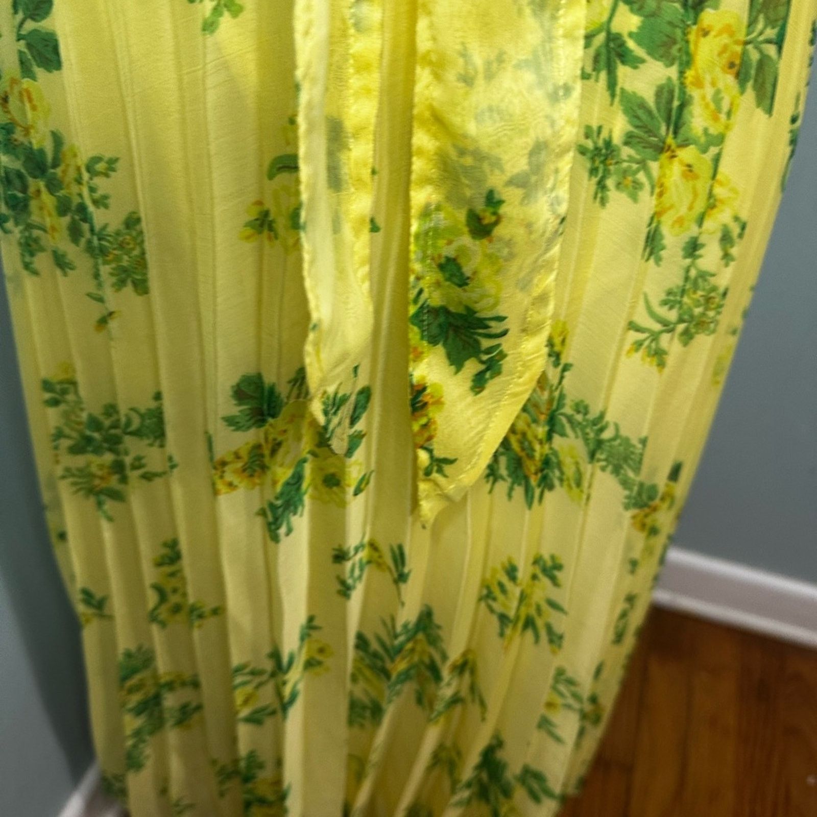 Asos ASOS Design Pleated Midi Dress Floral Print Yellow Size XS / US 0-2 / IT 36-38 - 3 Thumbnail