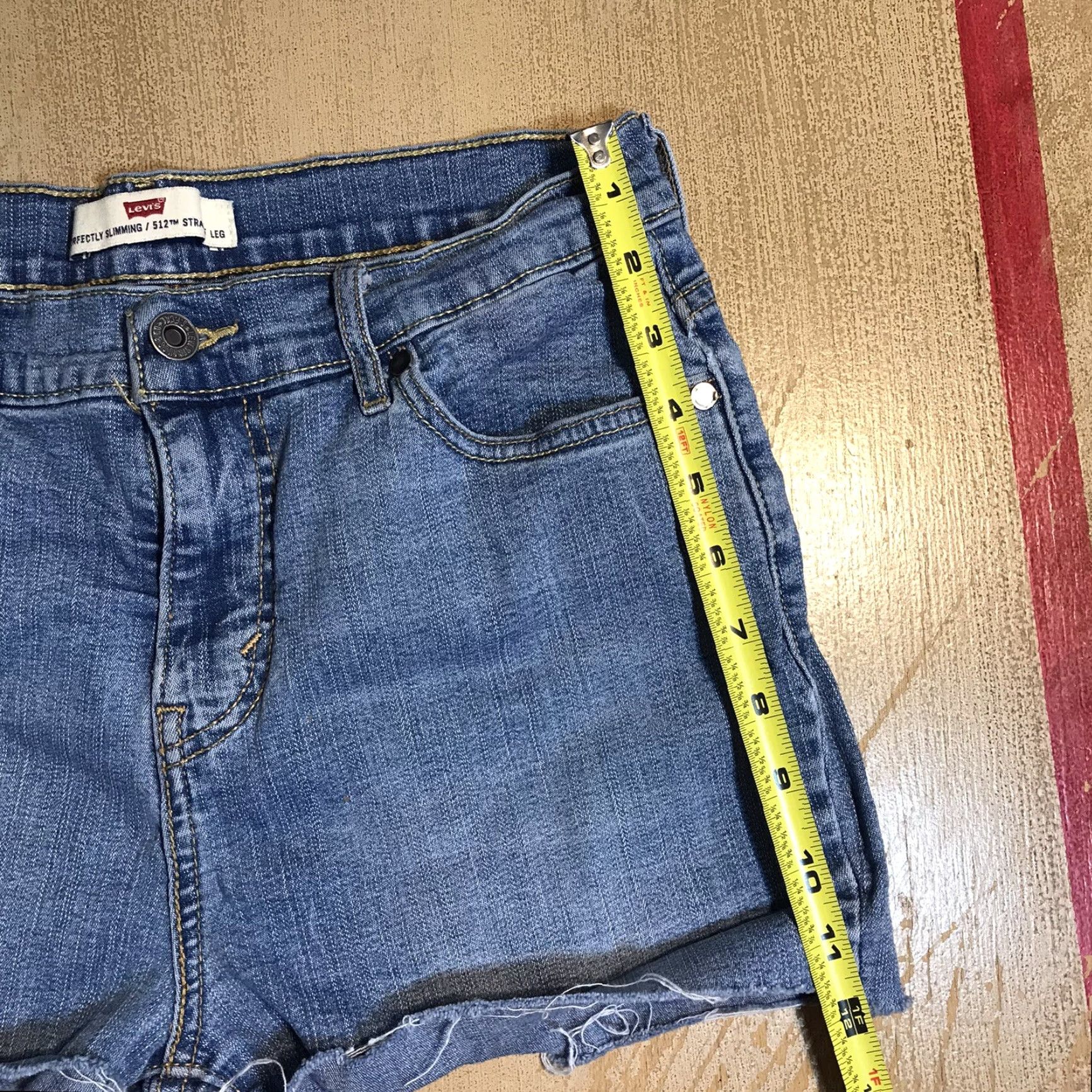 Levi's VINTAGE Levi's 512 Shorts Womens Tag 8 Blue Slimming Fit Denim Raw Hem Cut Off Casual Womens 80s 90s Bohemian Classic Beach Walking Size 30" / US 8 / IT 44 - 6 Thumbnail