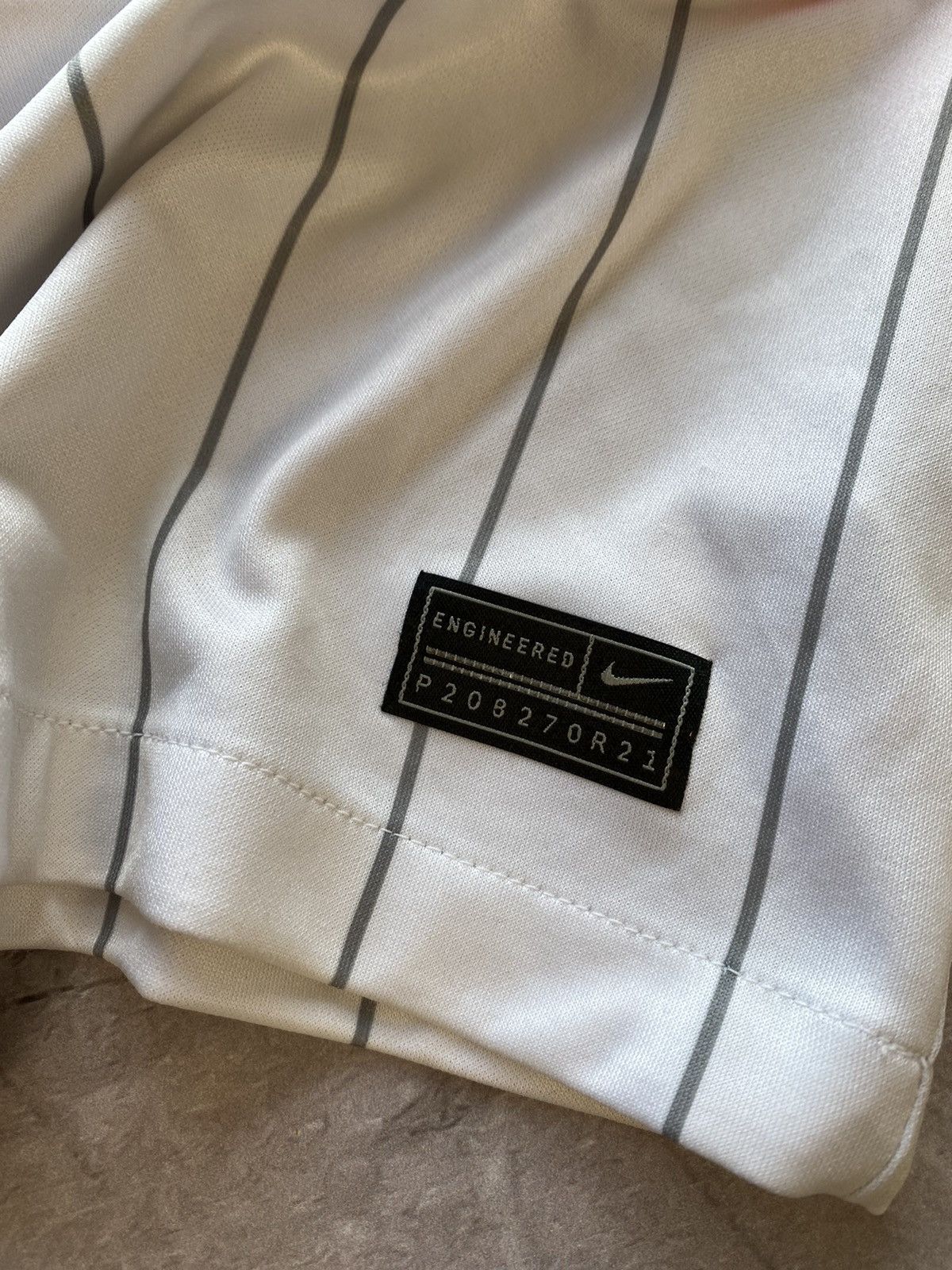 Nike × Vintage Rare Nike Liverpool FC Stadium Air Max White Soccer Jersey Size US M / EU 48-50 / 2 - 8 Thumbnail