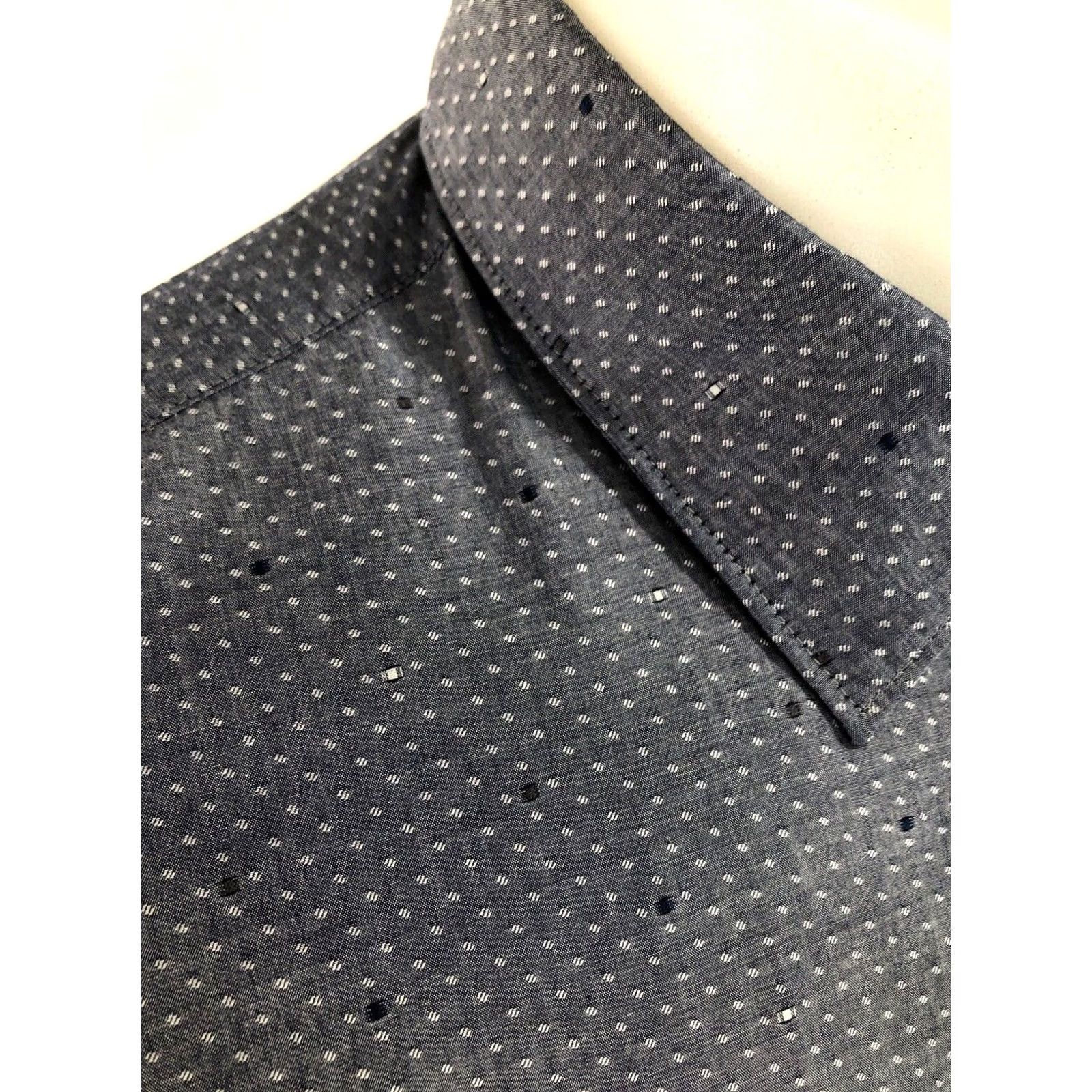 Hugo Boss HUGO BOSS / NEW w TAGS - Slim Fit Mens Lg. Geometric Dot Spot Shirt Size US L / EU 52-54 / 3 - 2 Thumbnail