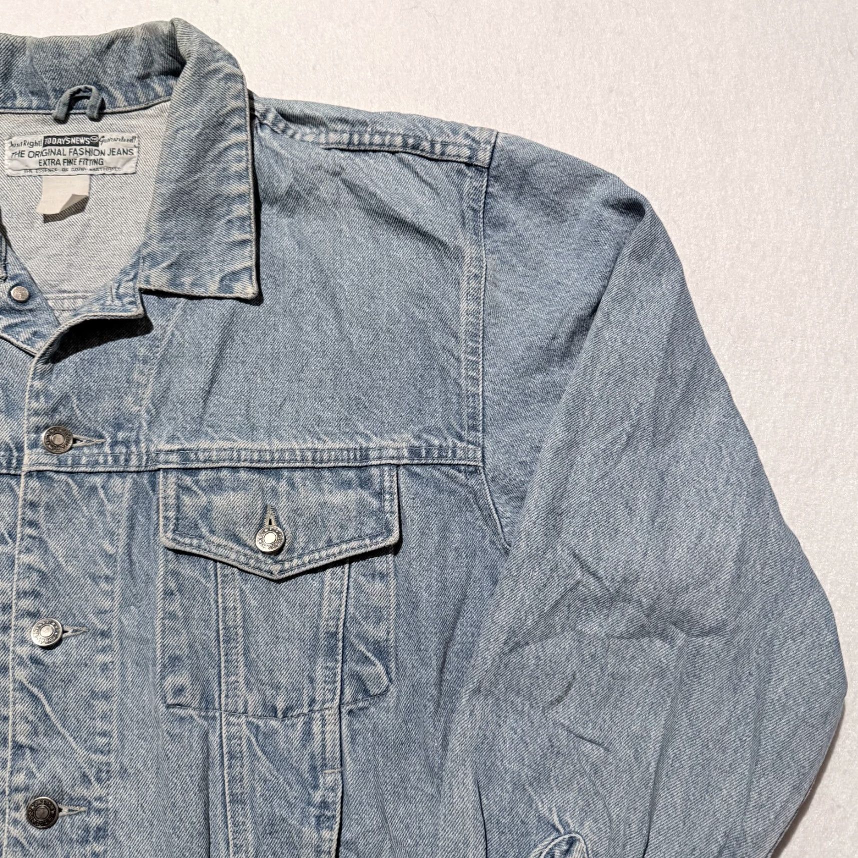 Etro Vintage Today's News Trucker Jacket Men Blue Light Wash Denim Retro Classic Jacket Size US L / EU 52-54 / 3 - 4 Thumbnail