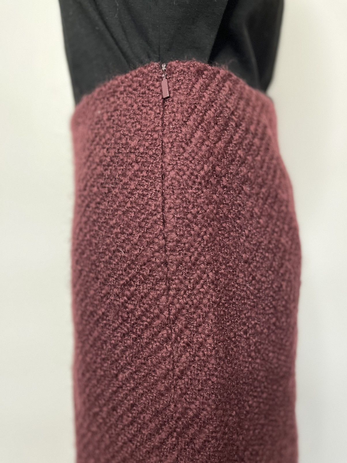 Hugo Boss Wool midi skirt premium brand Hugo Boss 36 wool skirt Size 28" / US 6 / IT 42 - 4 Thumbnail
