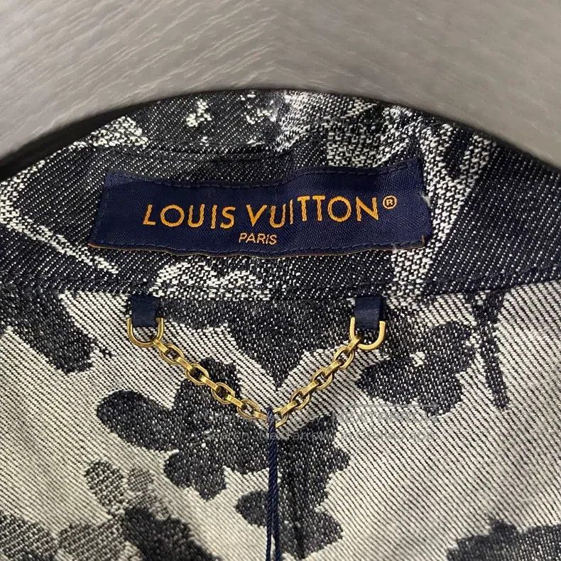 Louis Vuitton Louis Vuitton Floral printed denim shirt Size US XL / EU 56 / 4 - 2 Thumbnail