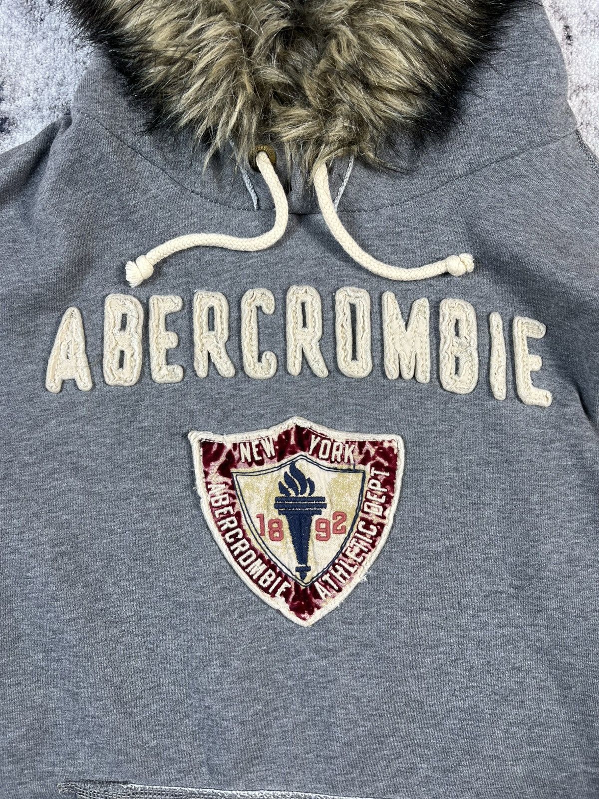 Abercrombie & Fitch Abercrombie & Fitch Fur Hoodie Distressed Y2K XXL Size US XXL / EU 58 / 5 - 7 Thumbnail