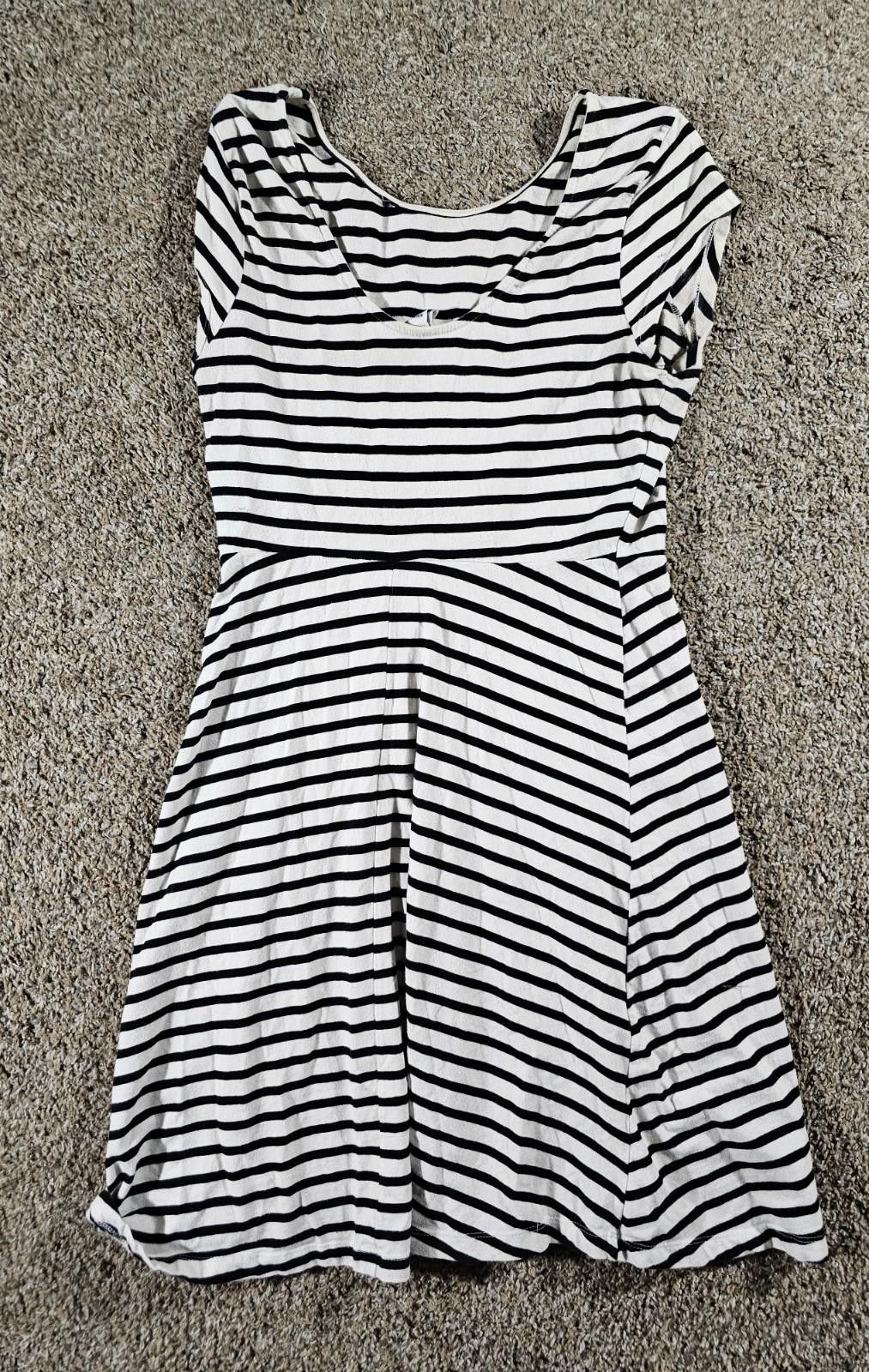 Old Navy Old Navy Women's M Black White Striped Short Sleeve Dress Size M / US 6-8 / IT 42-44 - 4 Thumbnail