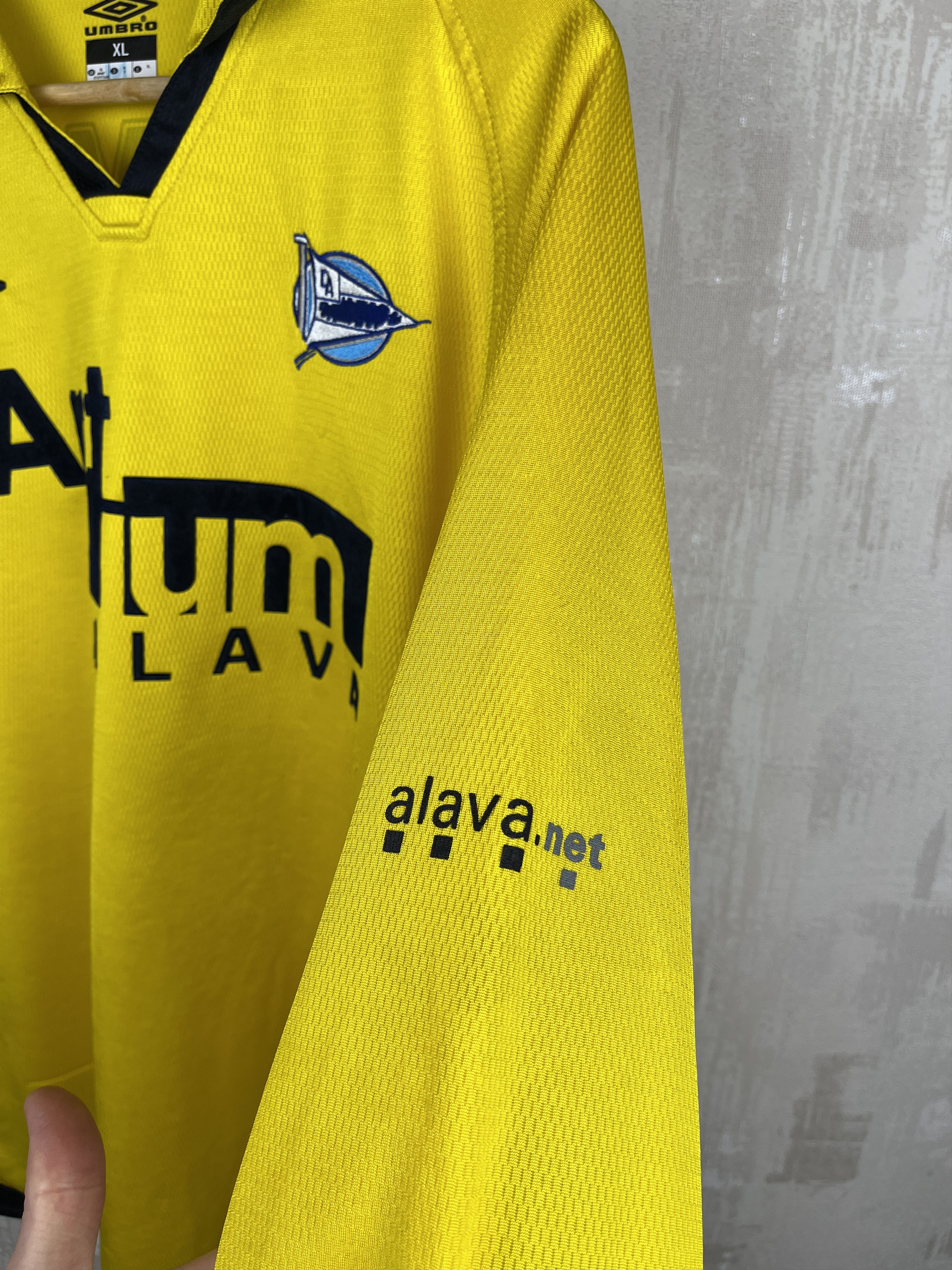Umbro 2002/03 Alaves Deportivo Away Football Tomic # 2 Jersey Size US XL / EU 56 / 4 - 16 Thumbnail
