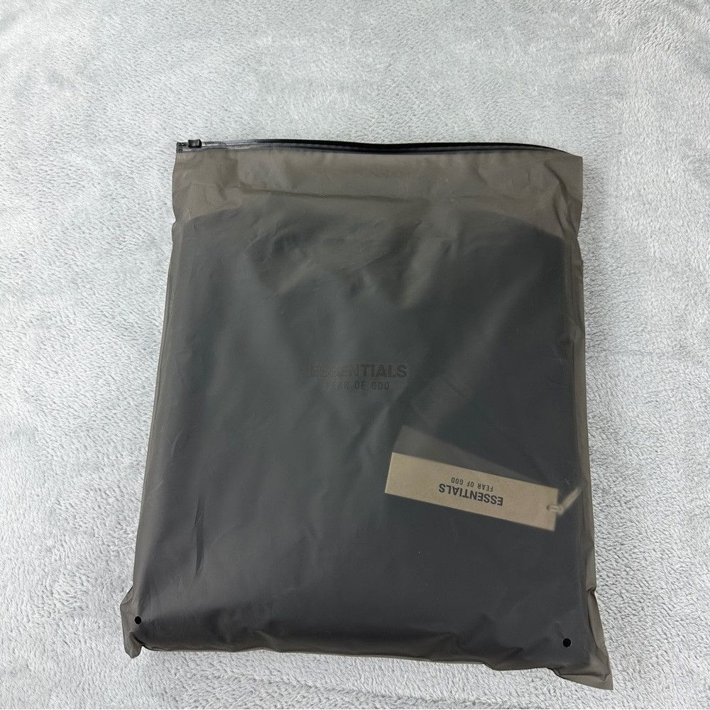 Essentials Essentials Men's Size Medium Fear of God Oversized Black Cr Size US M / EU 48-50 / 2 - 1 Thumbnail