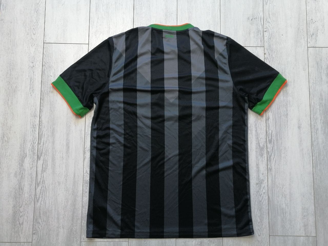 Nike Werder Bremen 2014-15 Away Football Shirt Nike Jersey Size L Size US L / EU 52-54 / 3 - 5 Thumbnail