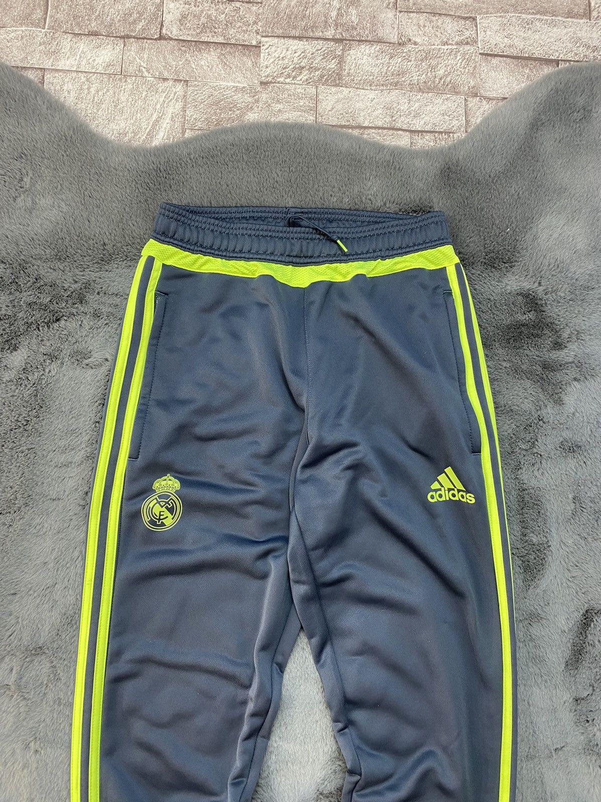 Adidas × Vintage Adidas Real Madrid Track Pants/Joggers Green Stripe Size S Size US 32 / EU 48 - 4 Thumbnail