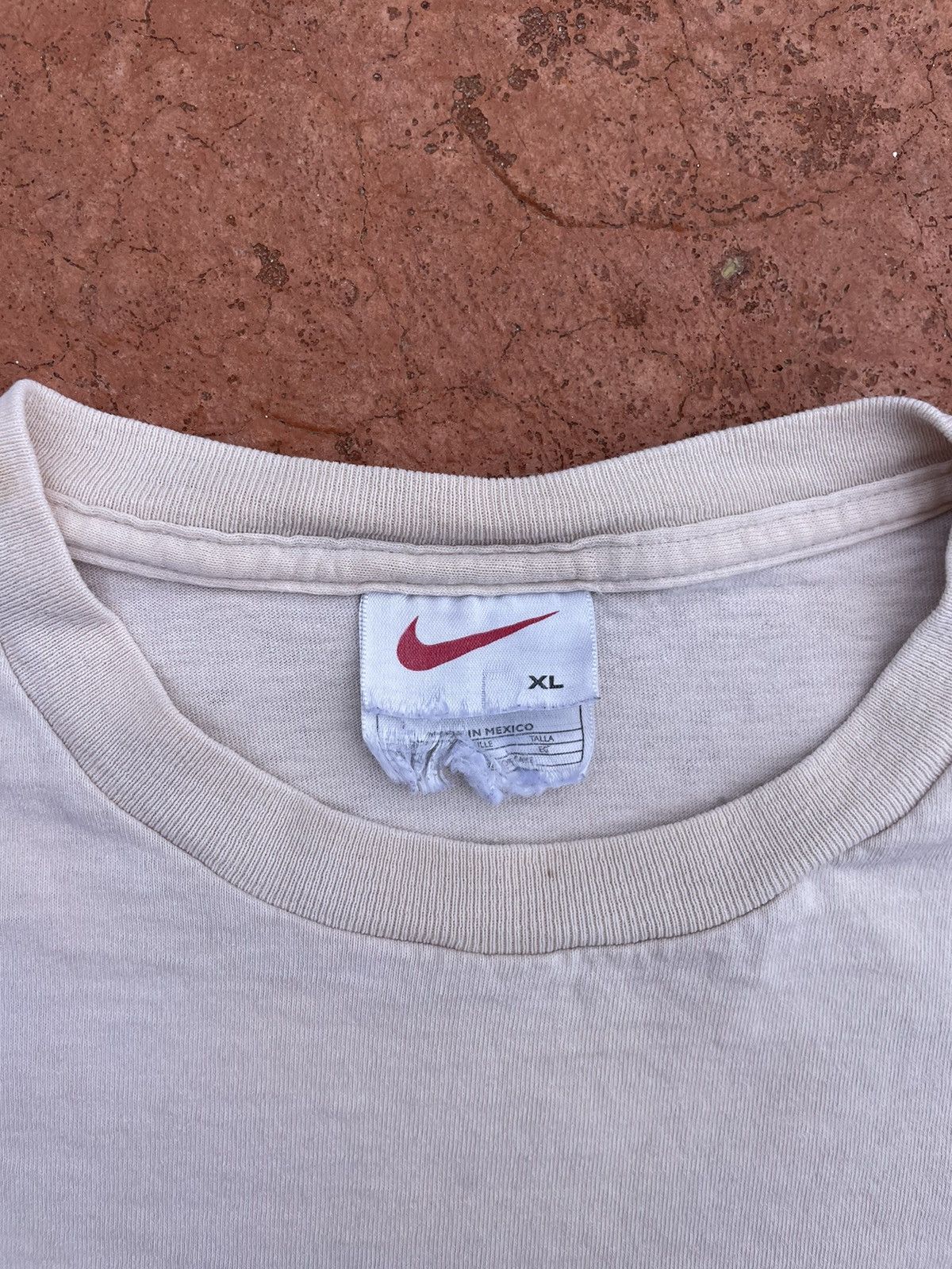 Nike Vintage 90s Cream Nike Center Swoosh Essential Boxy Logo Tee Size US XL / EU 56 / 4 - 2 Thumbnail