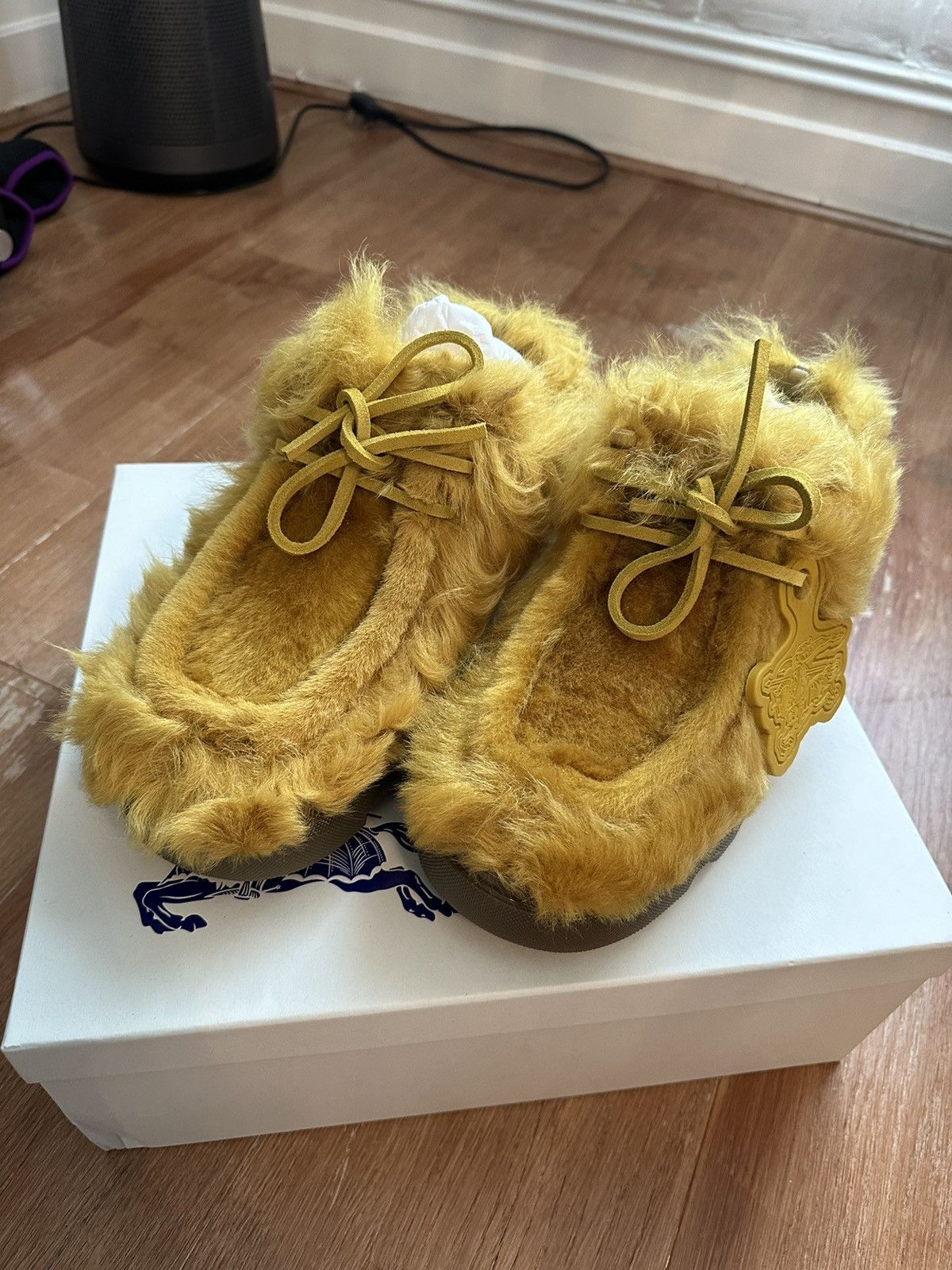 Burberry shoes yellow discount
