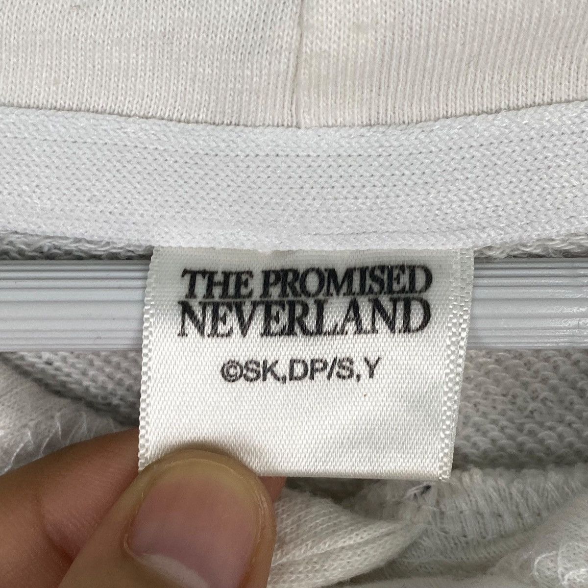 Other Vintage The Promise Neverland Hoodie Sweater Big Logo White Size US M / EU 48-50 / 2 - 5 Thumbnail