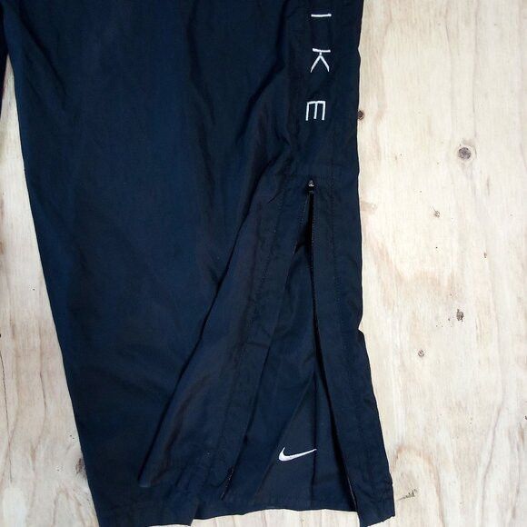 Nike × Vintage Vintage Nike Spell Out Wind Pants Joggers Trainers Size US 32 / EU 48 - 4 Thumbnail
