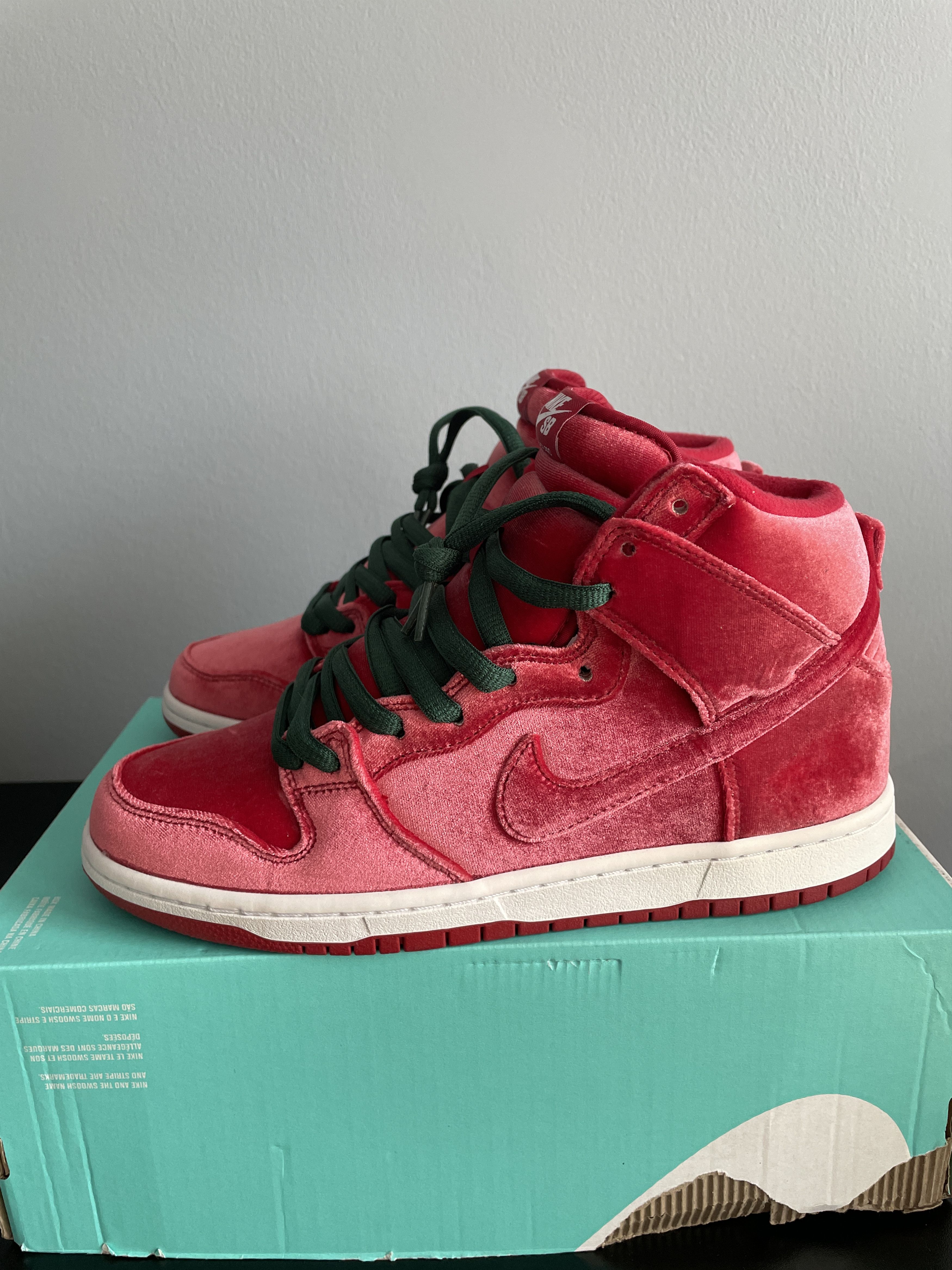 Nike Nike SB Dunk PRM High Red Velvet strangelove hulk skunk Size US 9 / EU 42 - 1 Thumbnail