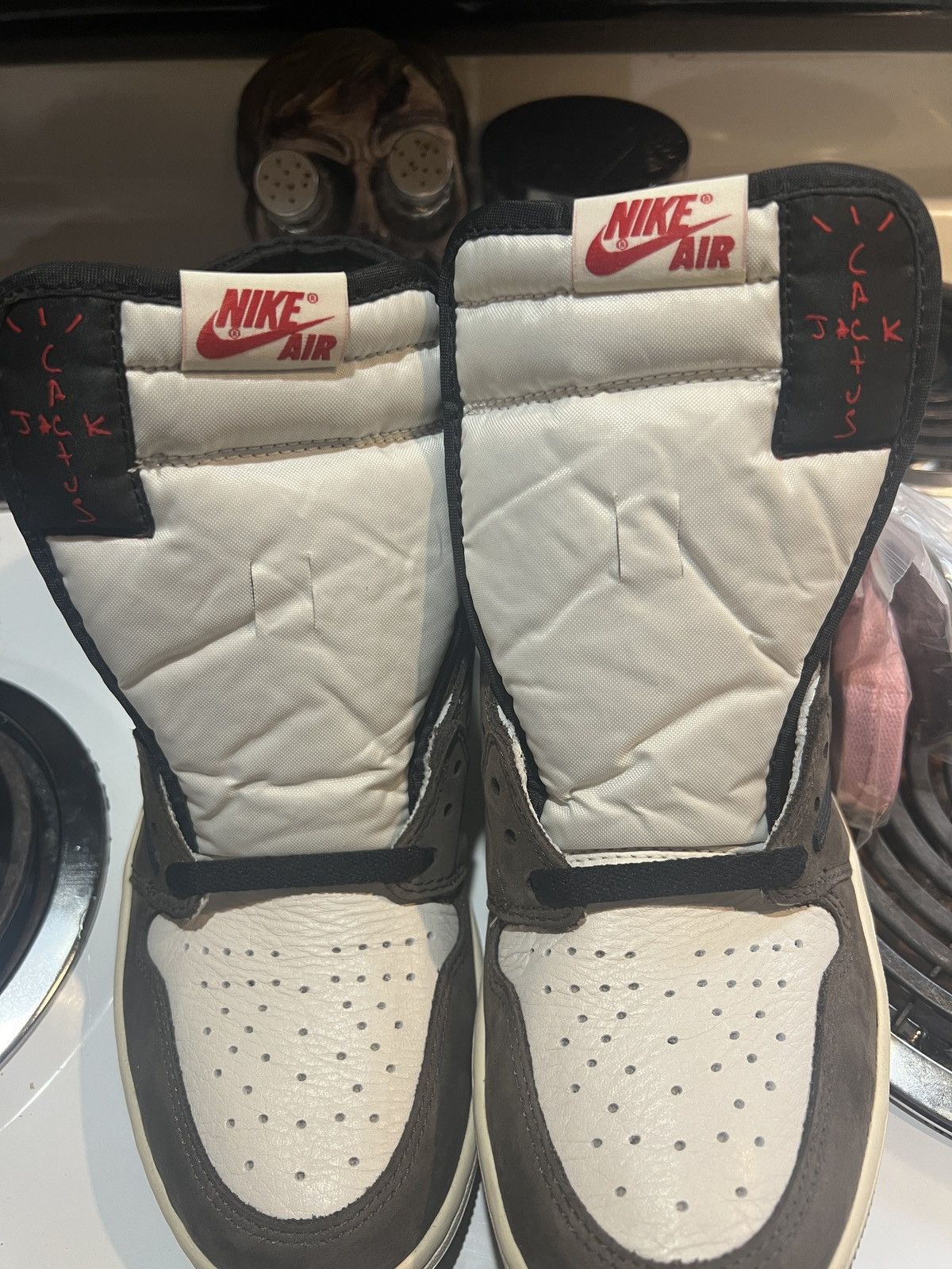 Nike Jordan 1 high travis scott mocha Size US 10.5 / EU 43-44 - 18 Thumbnail