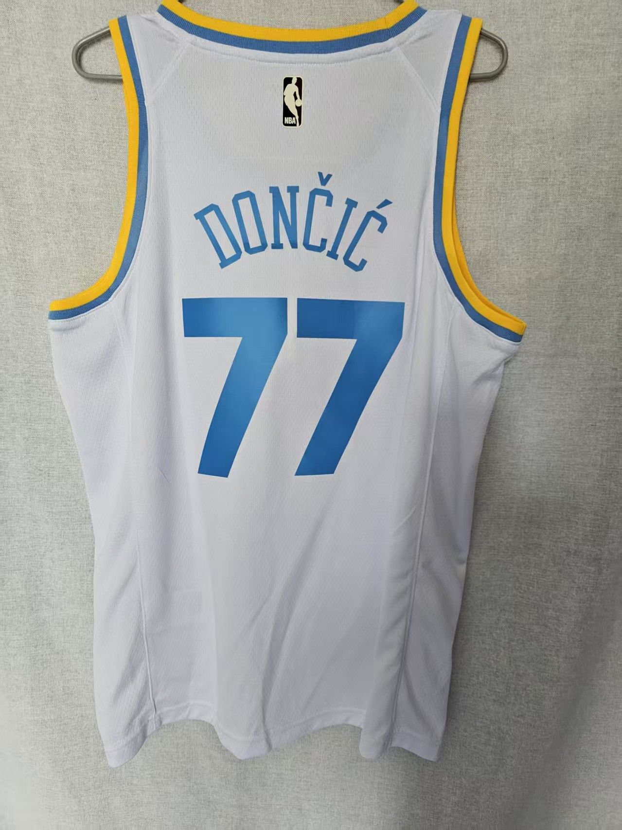 NBA Los Angeles Lakers Luka Dončić Jersey Vintage Size US S / EU 44-46 / 1 - 2 Thumbnail