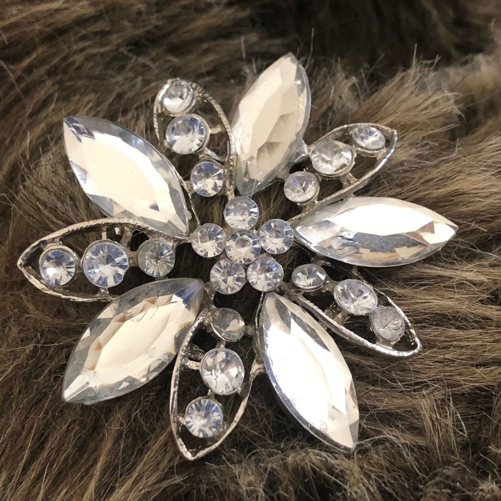 Vintage Vintage clear rhinestone starburst brooch pin Size ONE SIZE - 1 Thumbnail