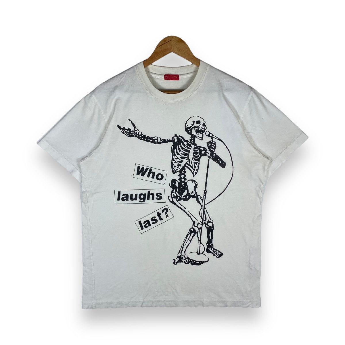 Barbara Kruger Vintage 00's BARBARA KRUGER Who Laughs Last Tee Size US L / EU 52-54 / 3 - 1 Thumbnail