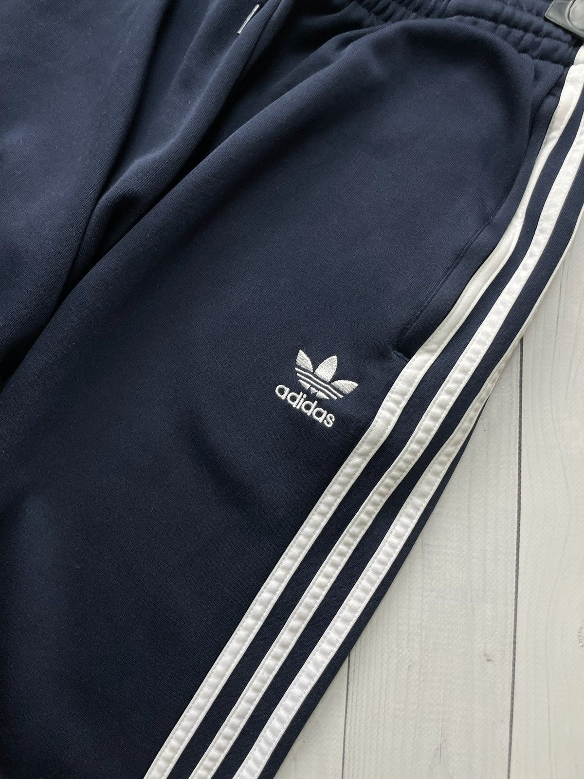 Adidas × Vintage Vintage adidas originals joggers size L logo Size US 34 / EU 50 - 2 Thumbnail