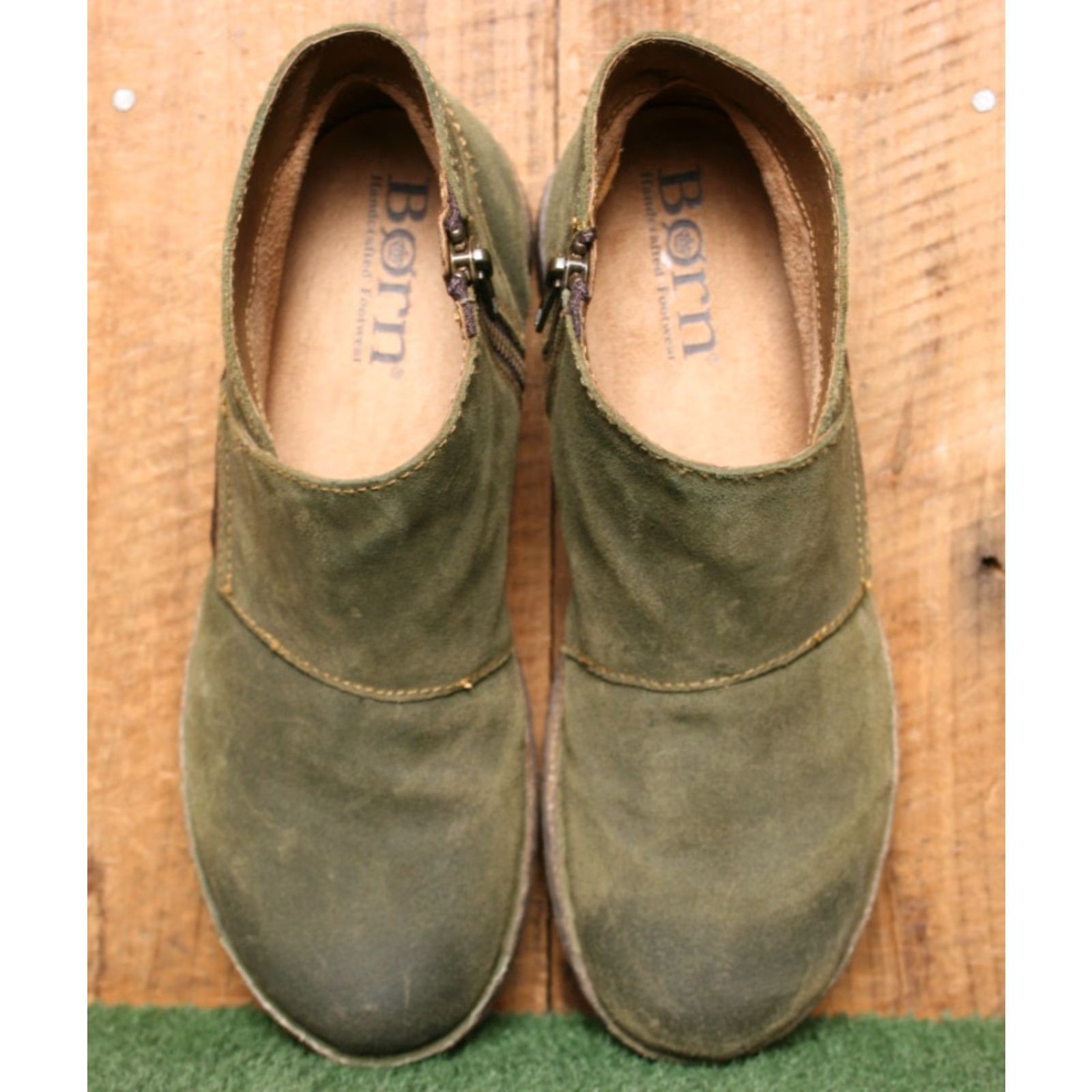 Born Børn Tora Olive Green Suede Side Zip Ankle Boots Sz. 8M Boots Women Suede Zip Bootie 8M Olive Green Børn Tora Limited? Size US 8 / IT 38 - 4 Thumbnail