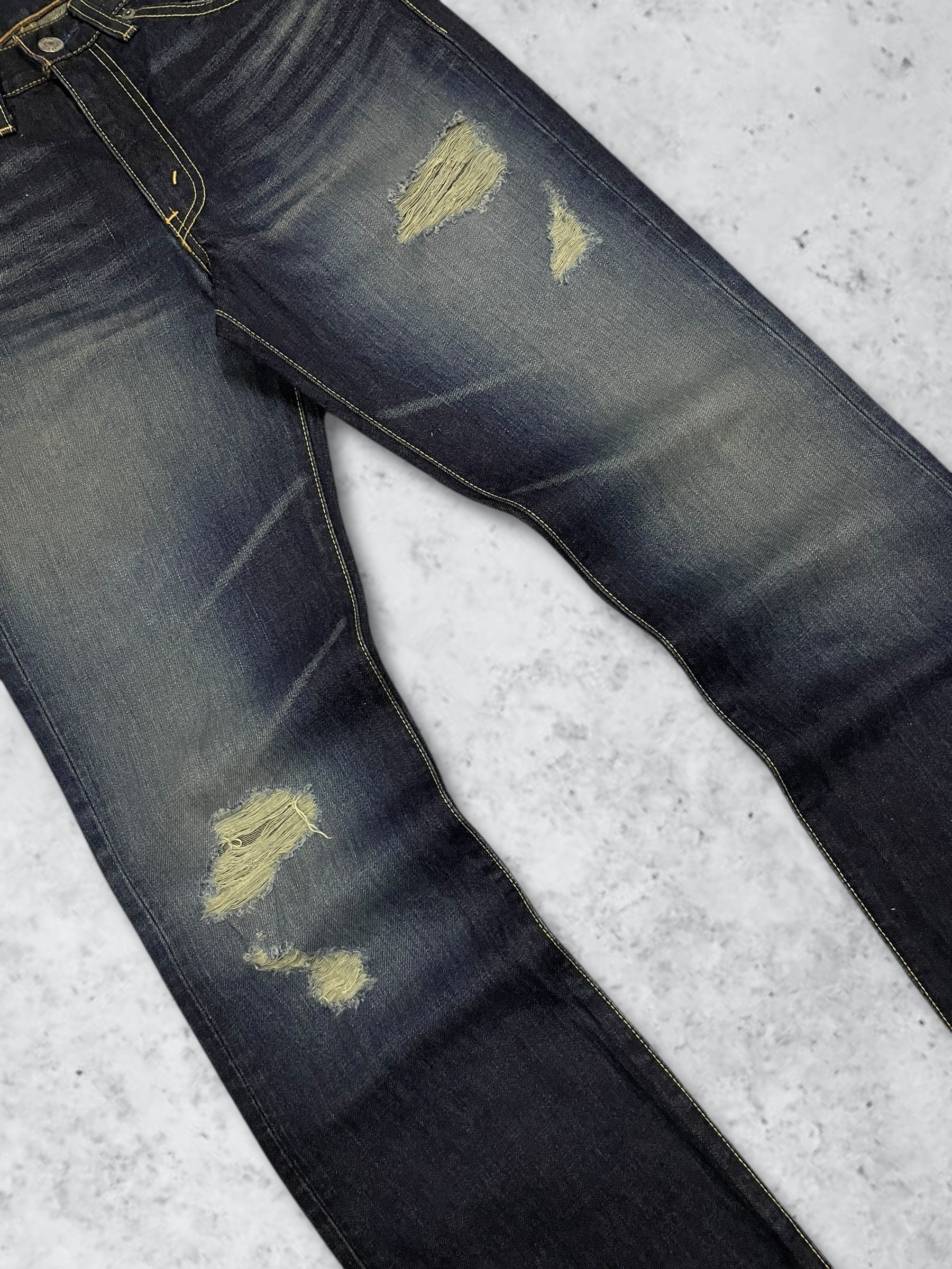 Levi's Vintage Y2K Levi’s Distressed Dark Blue Washed Bootcut Jeans Size US 29 - 7 Thumbnail
