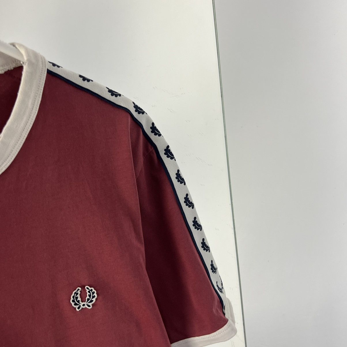 Fred Perry Luxury Fred Perry Multi Logo Lampas T-Shirt Size US XL / EU 56 / 4 - 3 Thumbnail