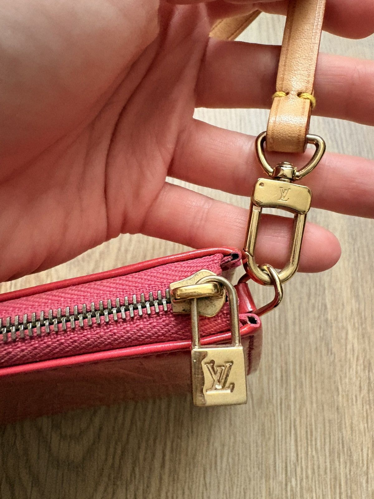 Louis Vuitton Louis Vuitton patent Leather Shoulder Monogram Bag Size ONE SIZE - 8 Thumbnail