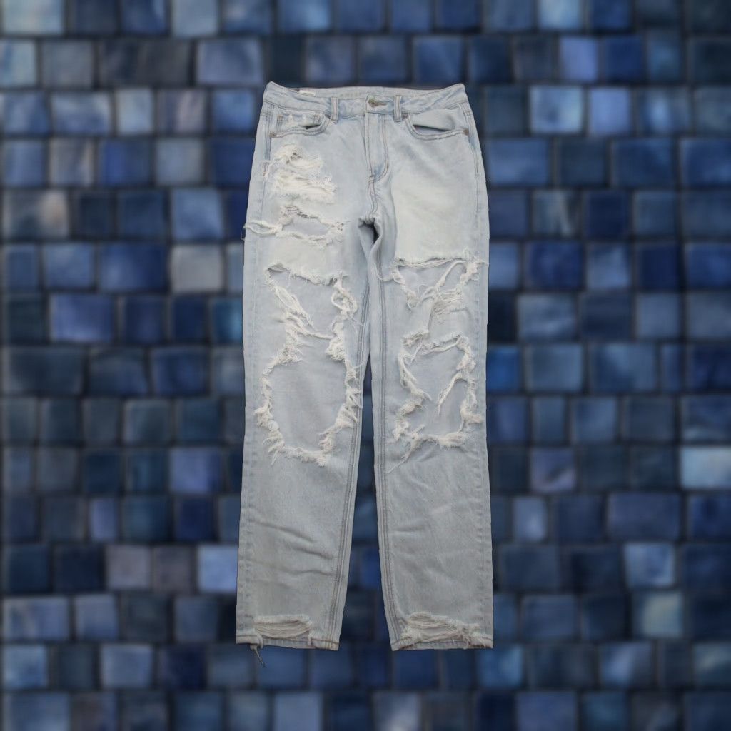 American Eagle Outfitters American Eagle Outfitters Mom Jeans Light Wash Stretch Size 6 Blue Distressed Trashed Style Women Shoes? Size 28" / US 6 / IT 42 - 1 Thumbnail