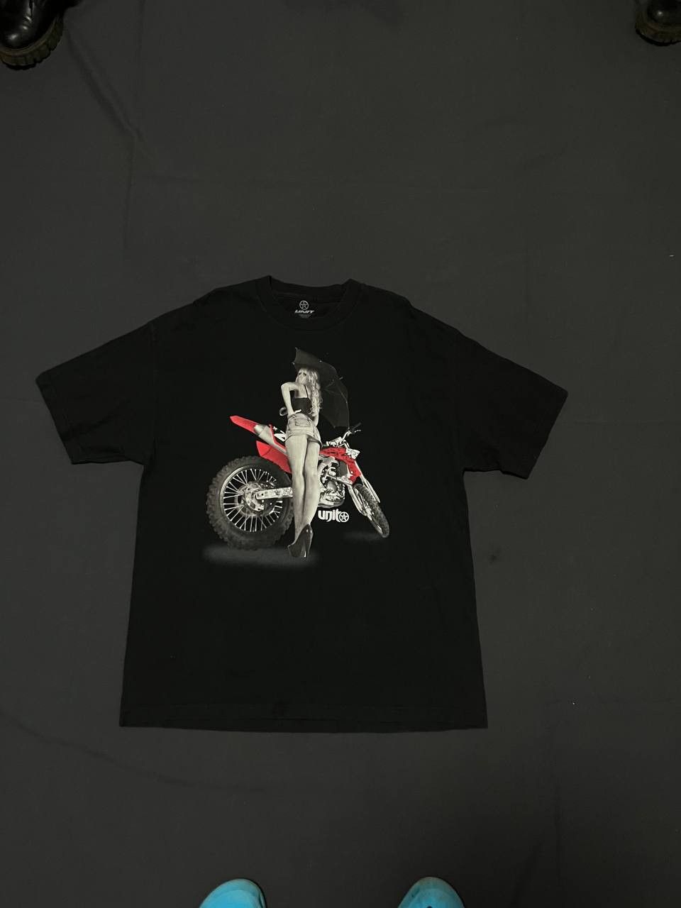 Vintage Naked Bikini Girl choper Unit Tee Hip Hop Graphic Streetwea Size US L / EU 52-54 / 3 - 1 Thumbnail