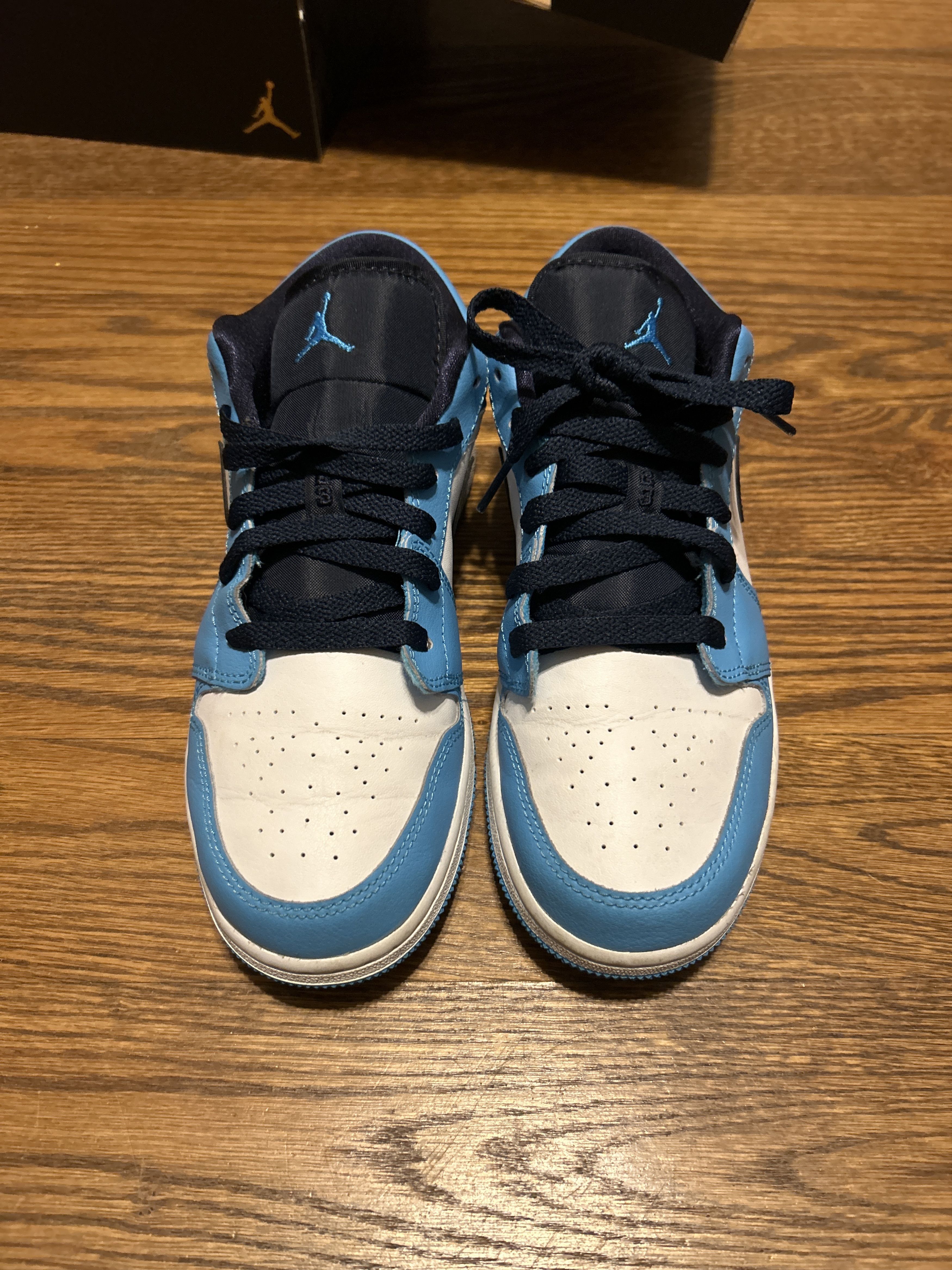Jordan Brand Air Jordan 1 Low (GS) Size US 6.5 / EU 39-40 - 4 Thumbnail