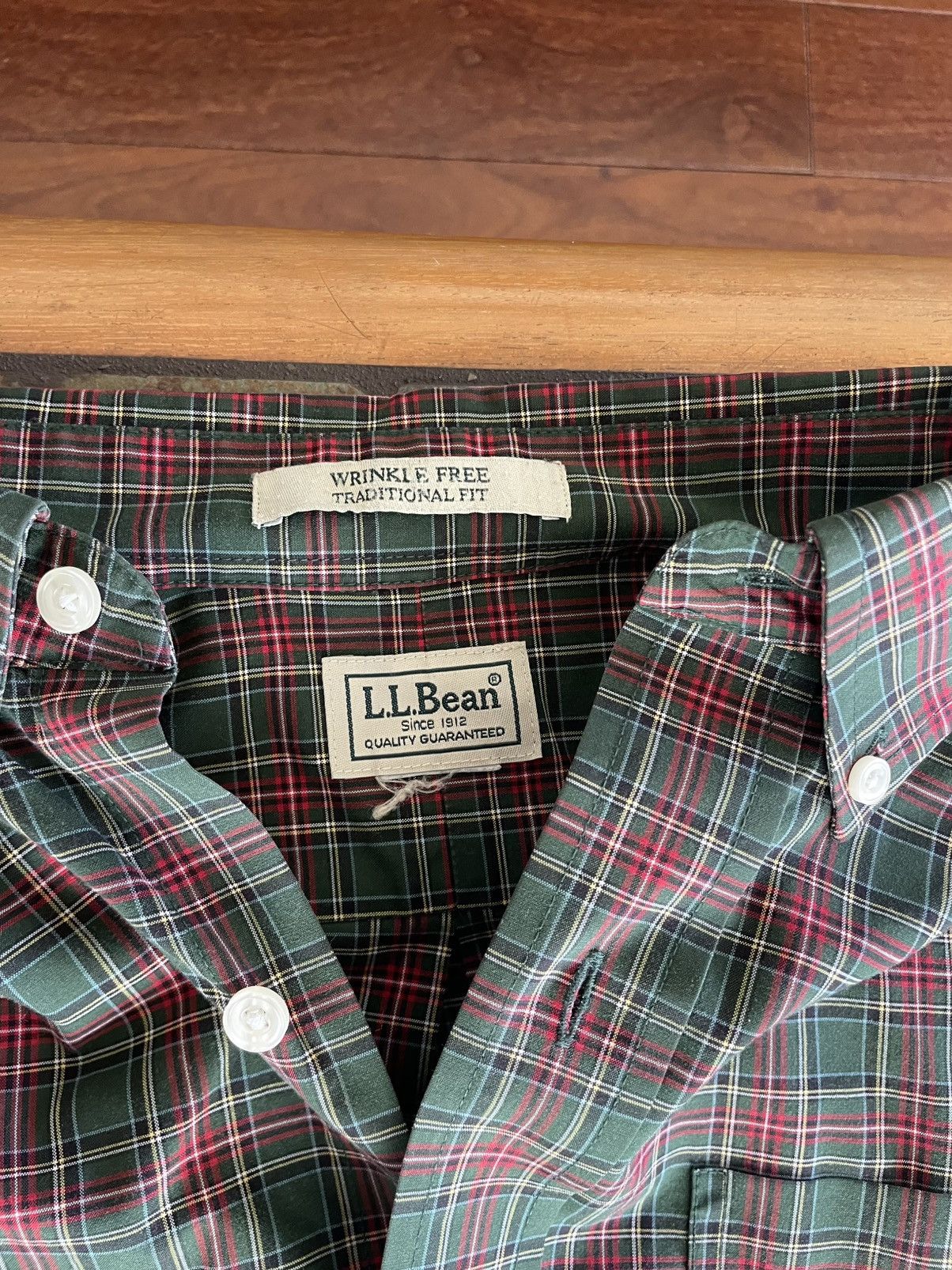 L.L. Bean Green and Red LL Bean button up Size US M / EU 48-50 / 2 - 2 Thumbnail