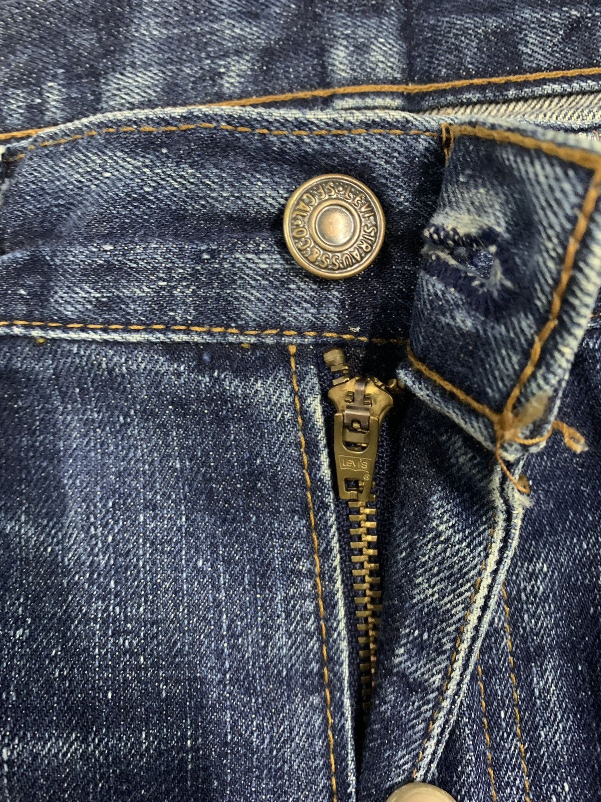 Levi's Vintage Clothing Vintage Y2K Levis 505 Blue Wash Ripped Jeans Made in Japan Size US 32 / EU 48 - 4 Thumbnail