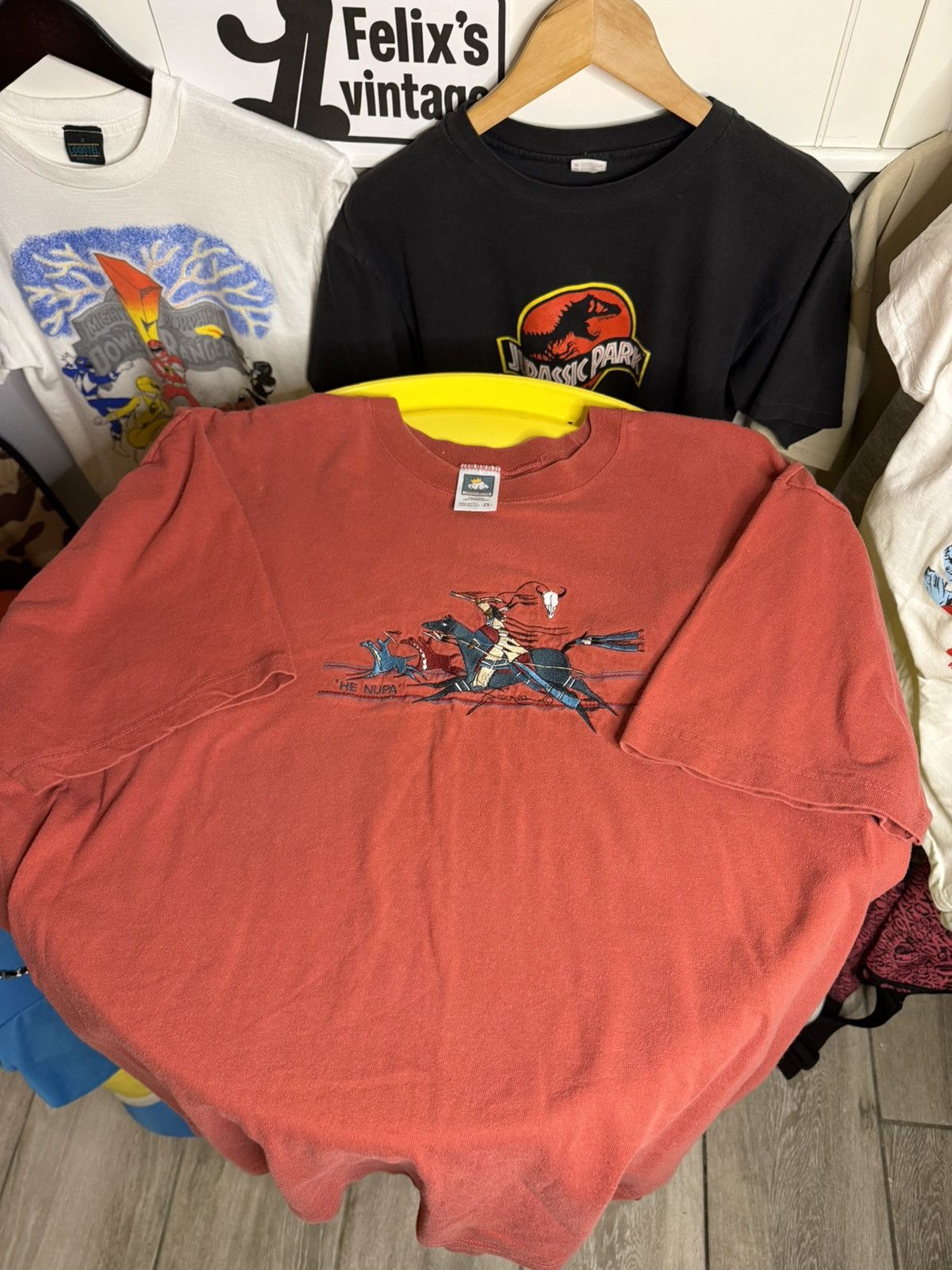 Vintage 1990s vintage native American Indian embroidered T-shirt Size US L / EU 52-54 / 3 - 4 Thumbnail