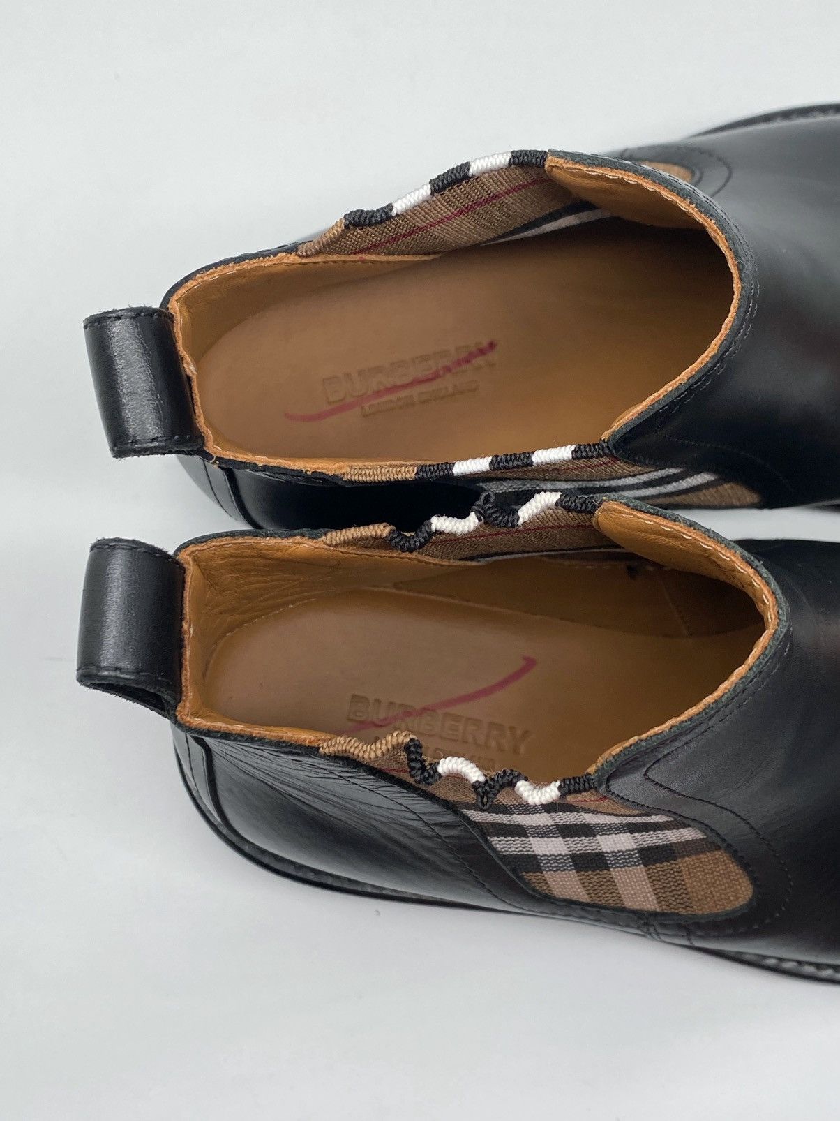 Burberry Burberry Men's Allostock Chelsea Boots size 40/us size 7 Size US 7 / EU 40 - 14 Thumbnail