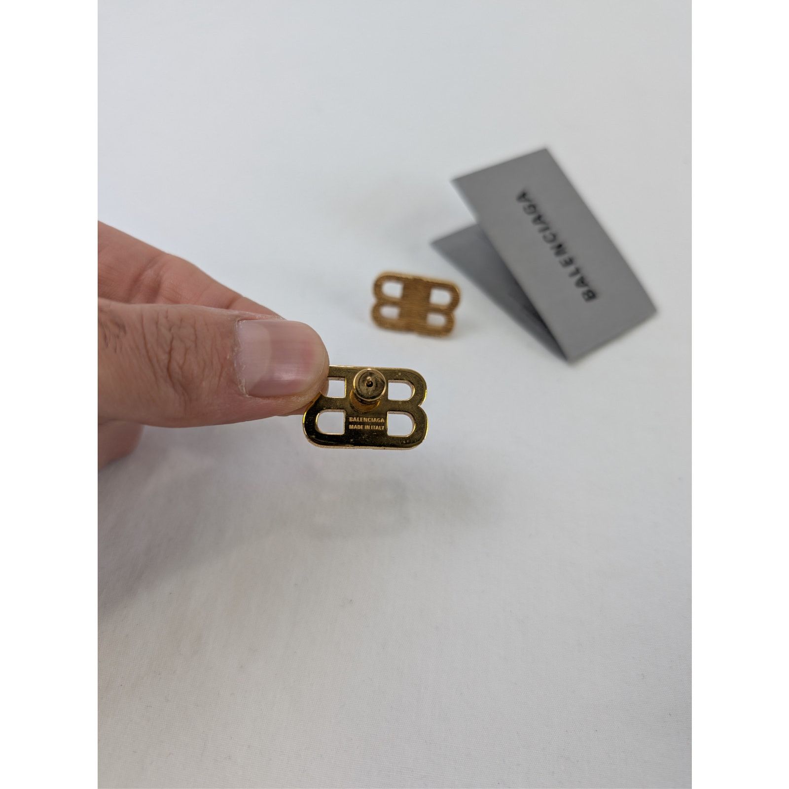 Balenciaga o1rshd1 Size: OS / BB Textured Earrings in Golden Size ONE SIZE - 9 Thumbnail