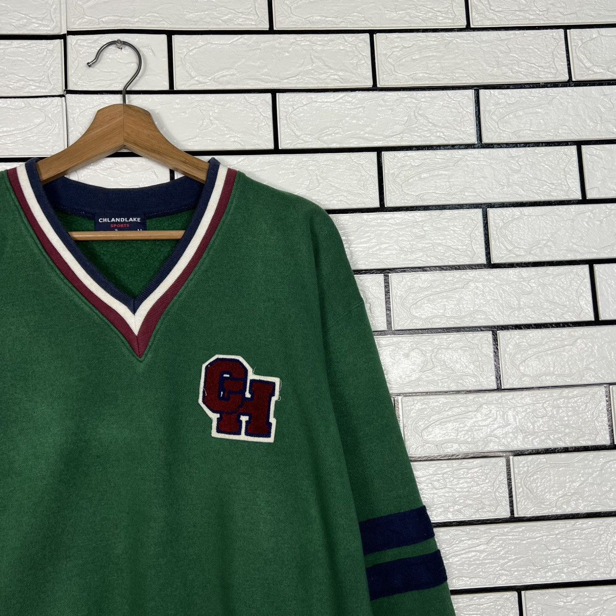 Vintage 90s CHLADLAKE GH Logo Old Retro V Neck Sweatshirt #4021-C183 Size US L / EU 52-54 / 3 - 4 Thumbnail