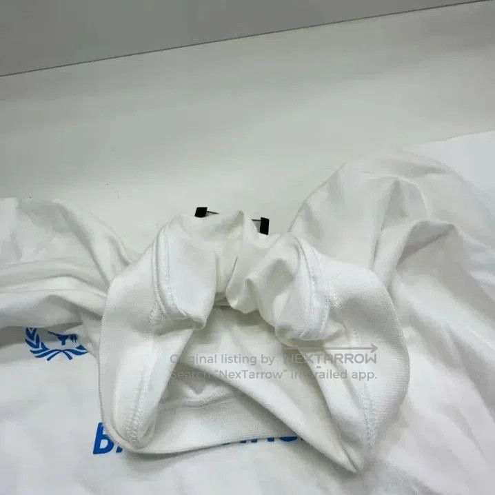 Balenciaga Balenciaga World Food Programme Logo T. Size US M / EU 48-50 / 2 - 5 Thumbnail