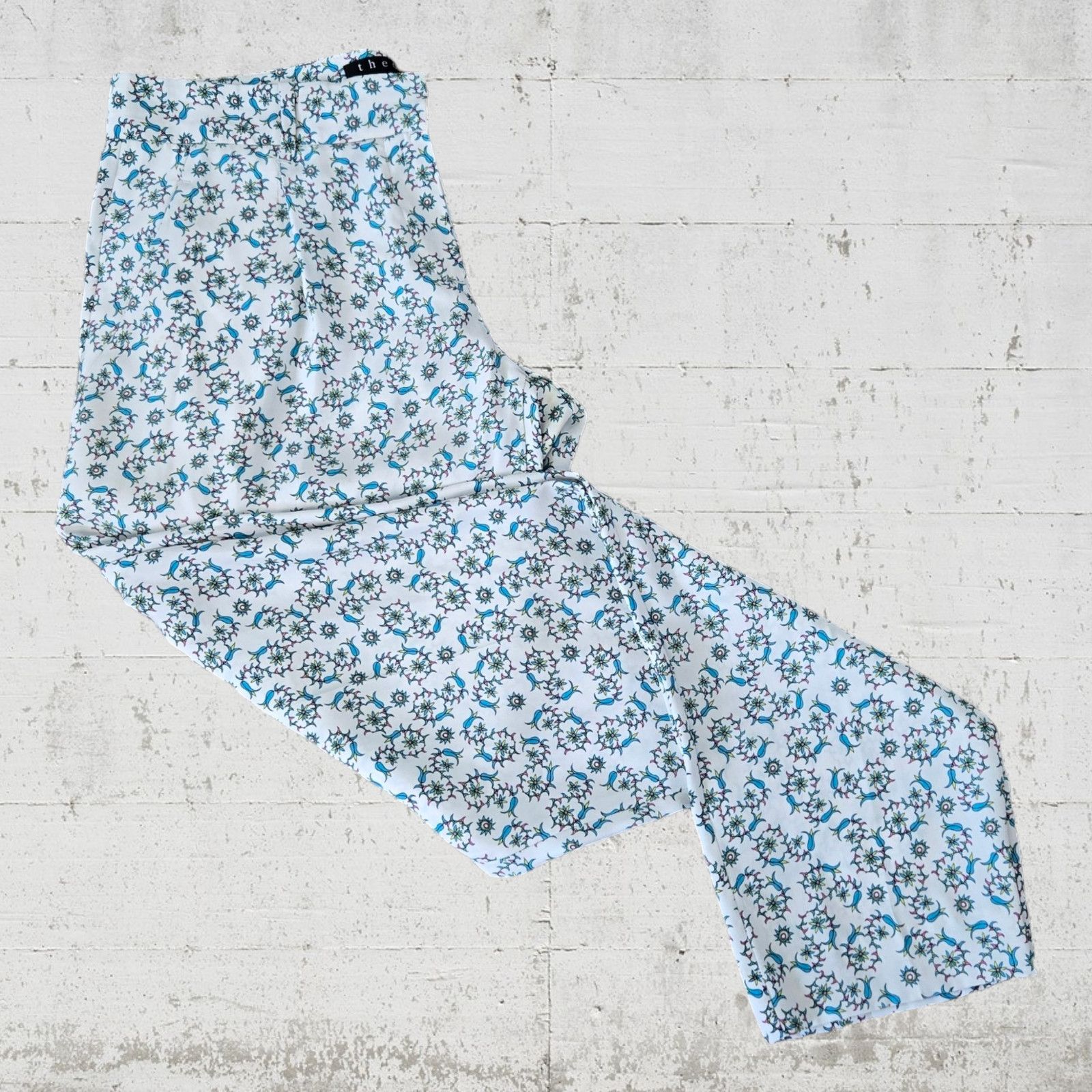 Theory White Blue Floral Silk Tapered Boho Whimsy Trousers Size 0 Size 25" / US 0 / IT 36 - 9 Thumbnail