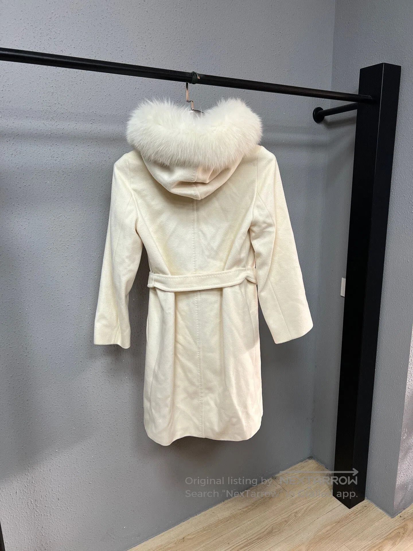 Max Mara Maxmara Beige Fox Fur Collar Coat. Size S / US 4 / IT 40 - 2 Thumbnail