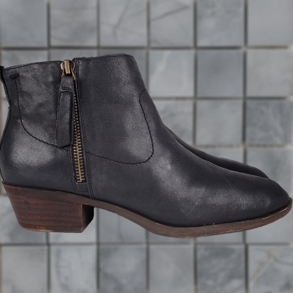 Lucky Brand Lucky Brand Women Bootie Charcoal Black Leather Side Zip Ankle 6.5 M Black Boots Menus? Size US 7 / IT 37 - 1 Thumbnail