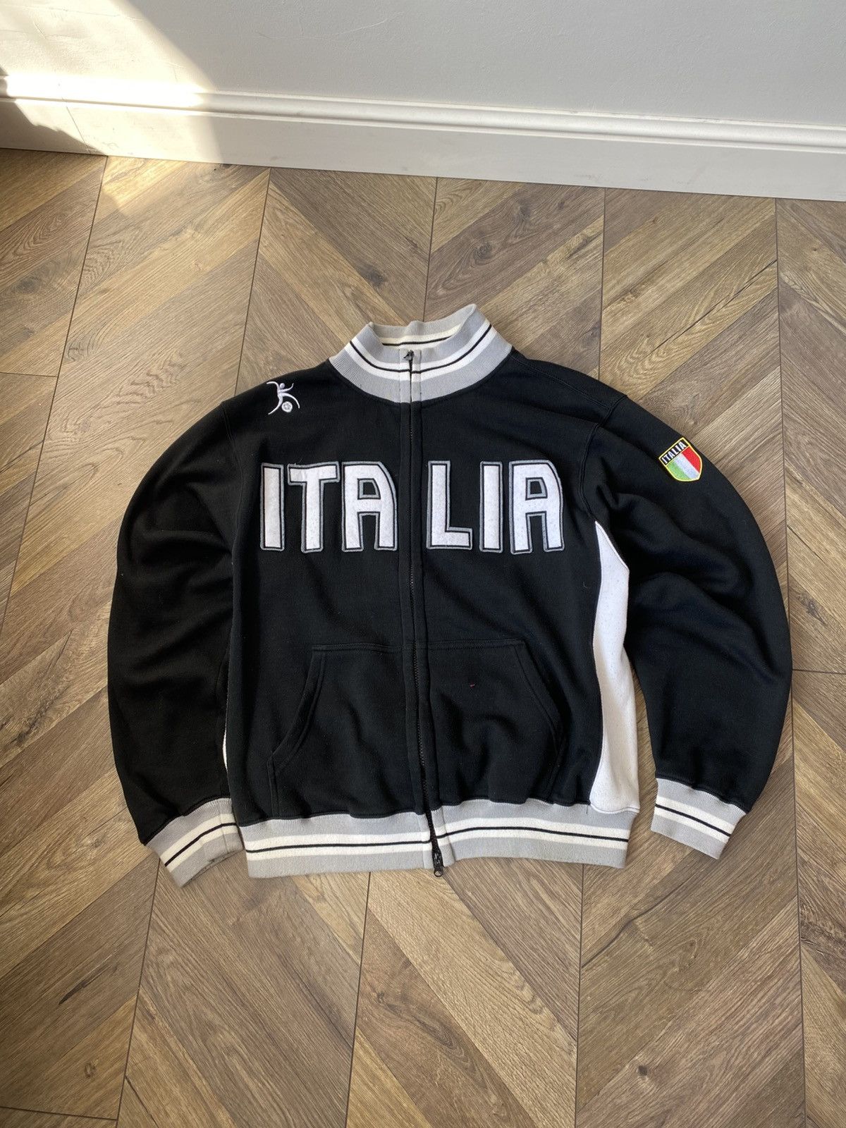 Other Vintage Italia Y2K Big Logo Zip Sweatshirt Size US L / EU 52-54 / 3 - 2 Thumbnail