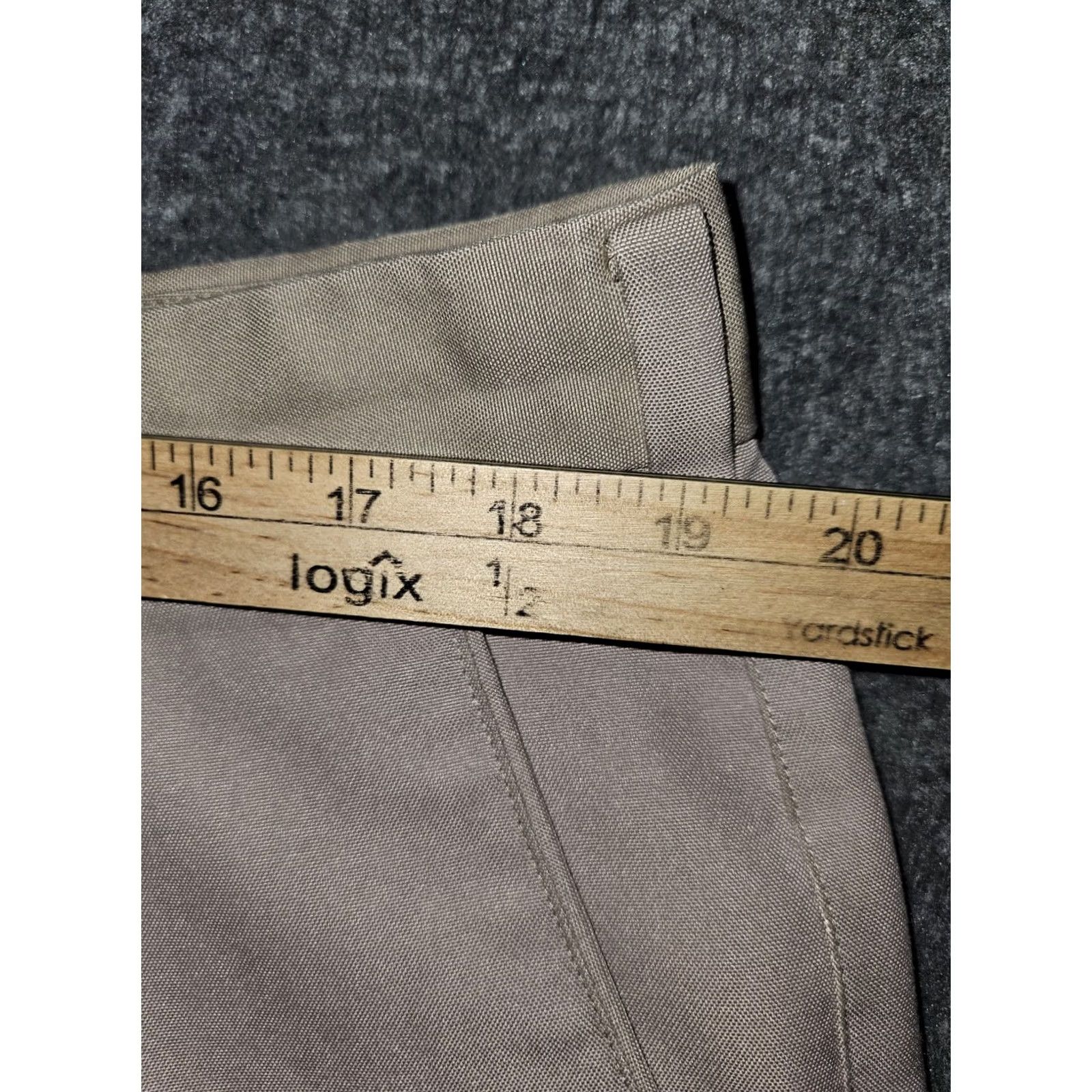 Nike Nike Golf Shorts Men 38 Beige Mid Rise Pleated Chino Casual Sports Nike Logo Pockets Inseam 11"} Size US 38 / EU 54 - 3 Thumbnail