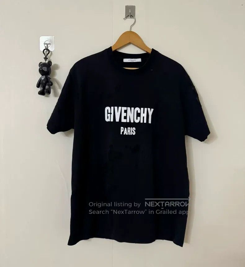 Givenchy Givenchy Big Hole Short Sleeve T-Shirt Size US S / EU 44-46 / 1 - 1 Thumbnail