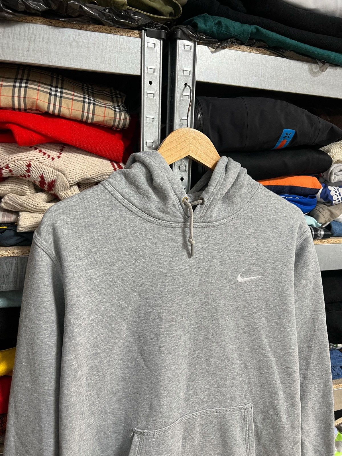 Nike × Vintage Vintage Nike Gray Hoodie Men Size L Small Swoosh Logo Y2K Size US L / EU 52-54 / 3 - 2 Thumbnail