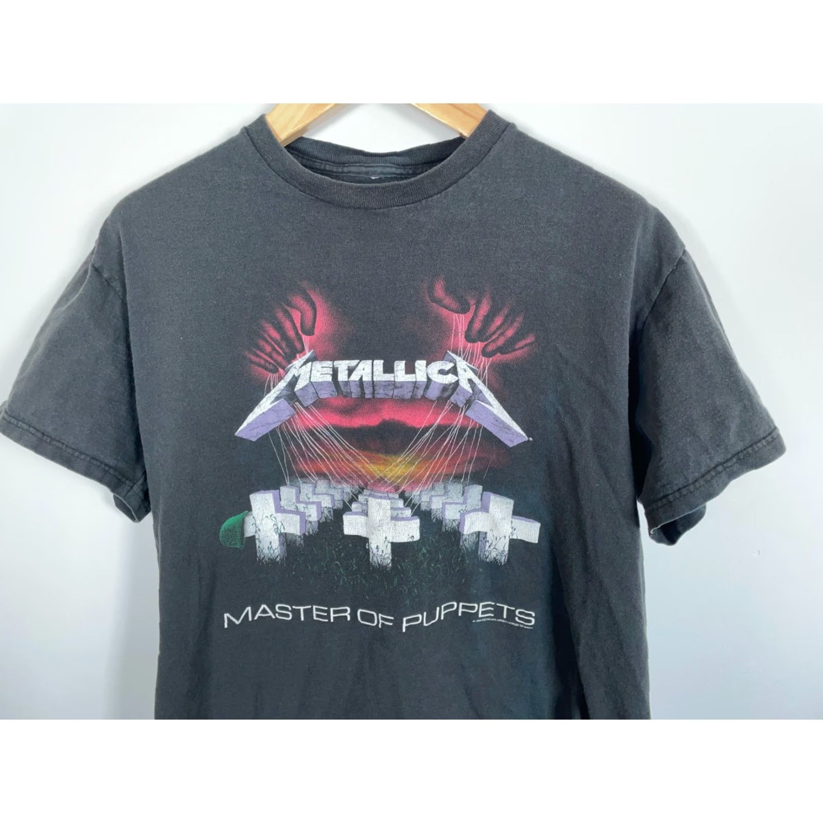 Vintage VINTAGE Metallica Master of Puppets T-Shirt Adult Medium Black 1994 Giant Print Mens Shirt 90s Music Rock Graphics Size US M / EU 48-50 / 2 - 4 Thumbnail